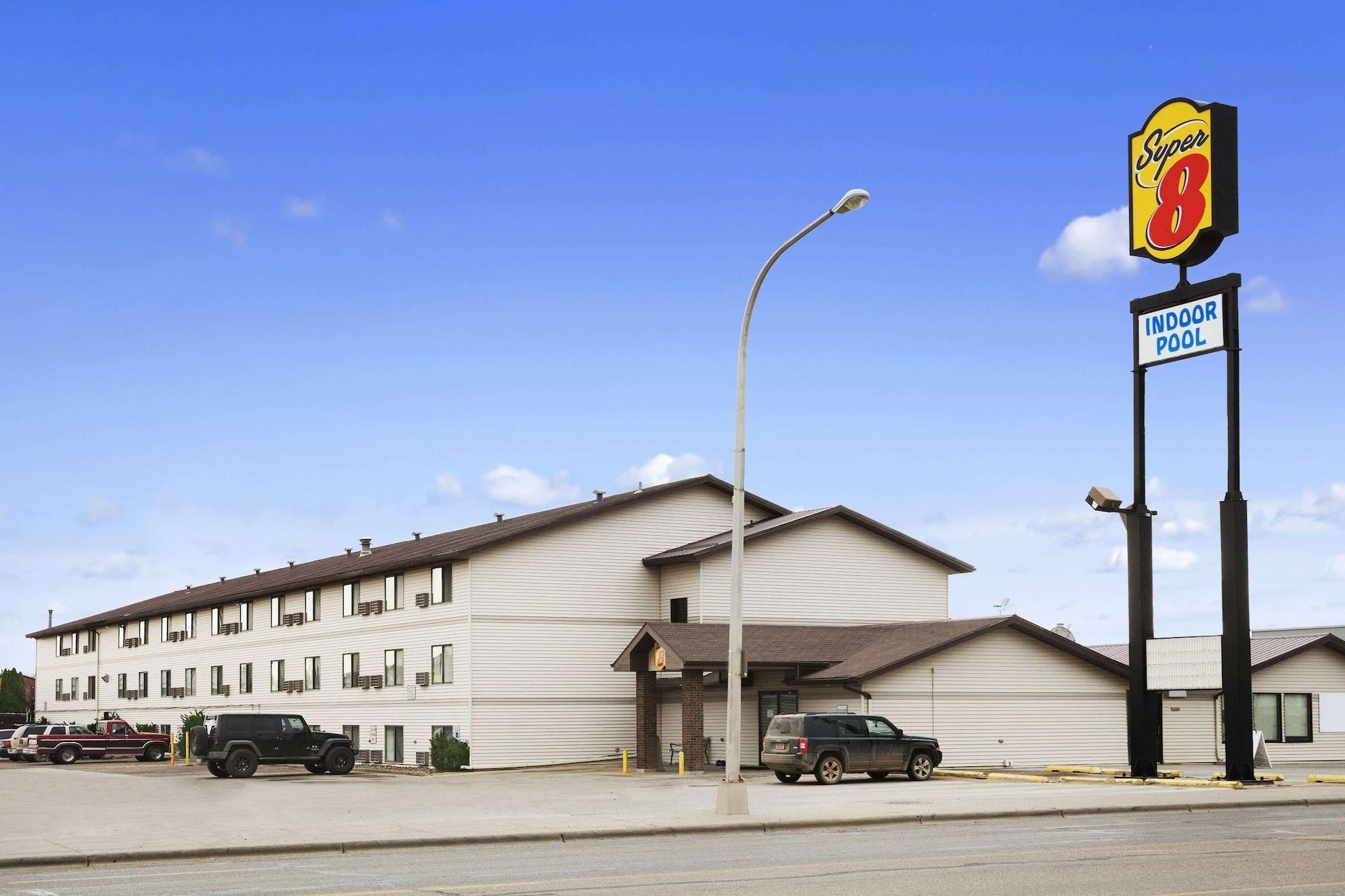 Vista Exterior Super 8 by Wyndham Williston ND