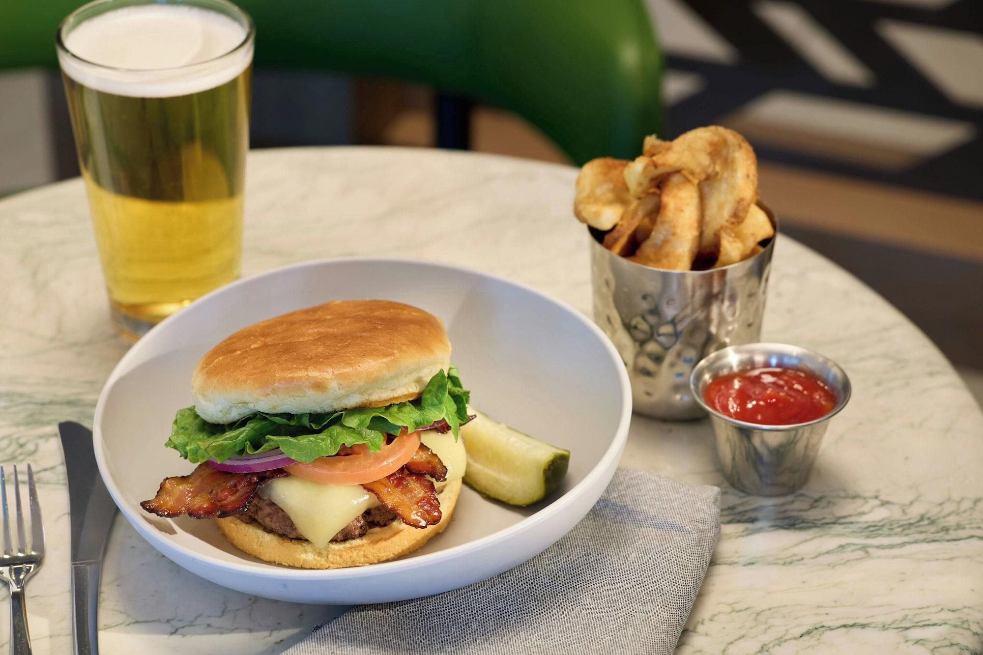 Restaurant Residence Inn by Marriott Phoenix Desert View at Mayo Clinic