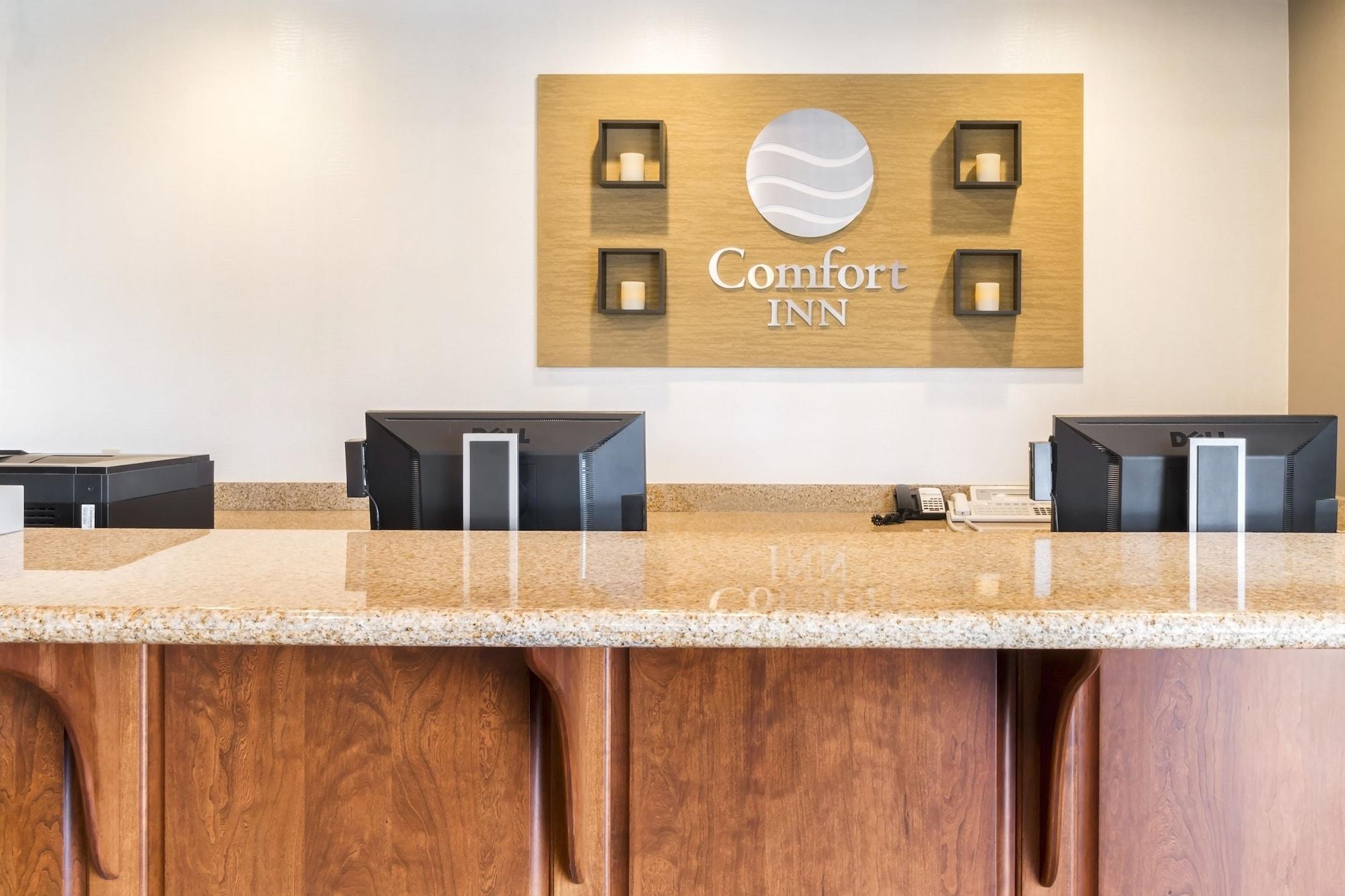 Vista Lobby Comfort Inn Eureka