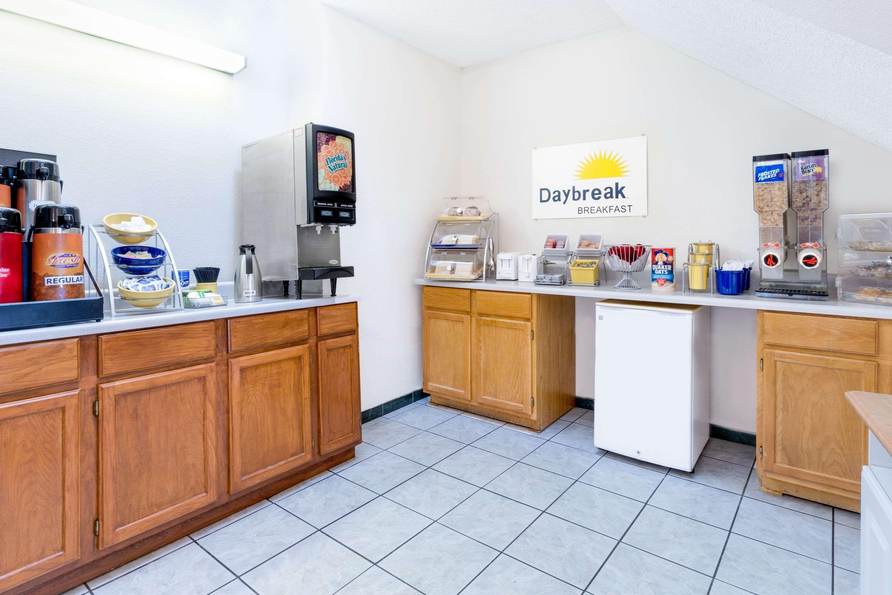 Restaurant Days Inn by Wyndham Concordia
