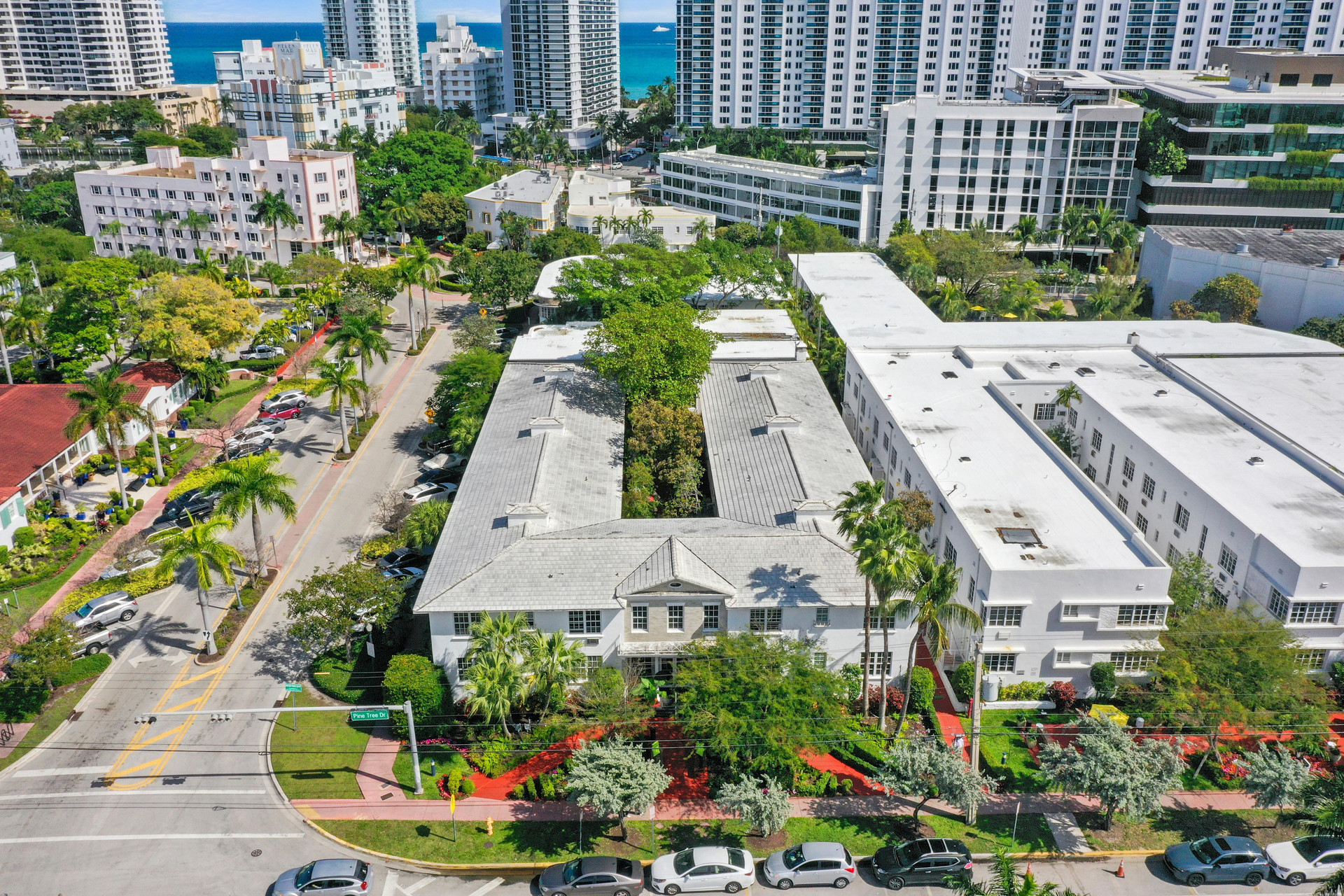 Vista Exterior Tradewinds Apartment Hotel