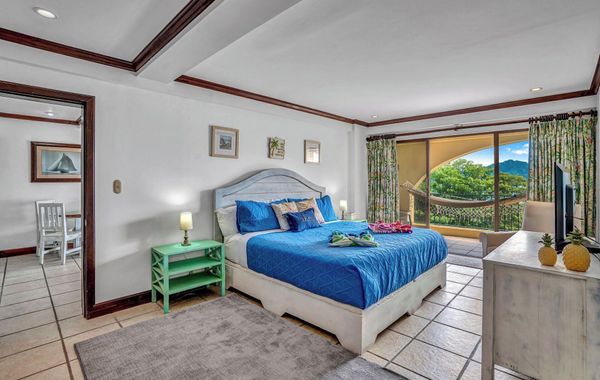 Newly Remodeled Flamingo Condo with Sweeping Ocean Views, Spacious Terrace & Walkable Location - Hoteles todo incluido en Playa Conchal, Guanacaste