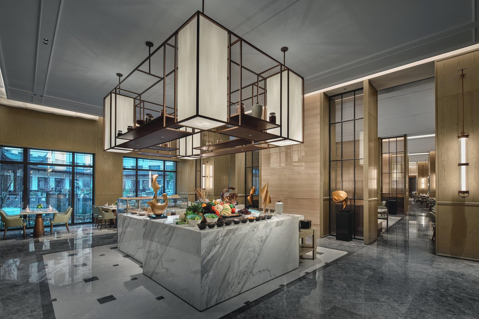 Restaurant Holiday Inn Wuhan Tianhe Airport by IHG
