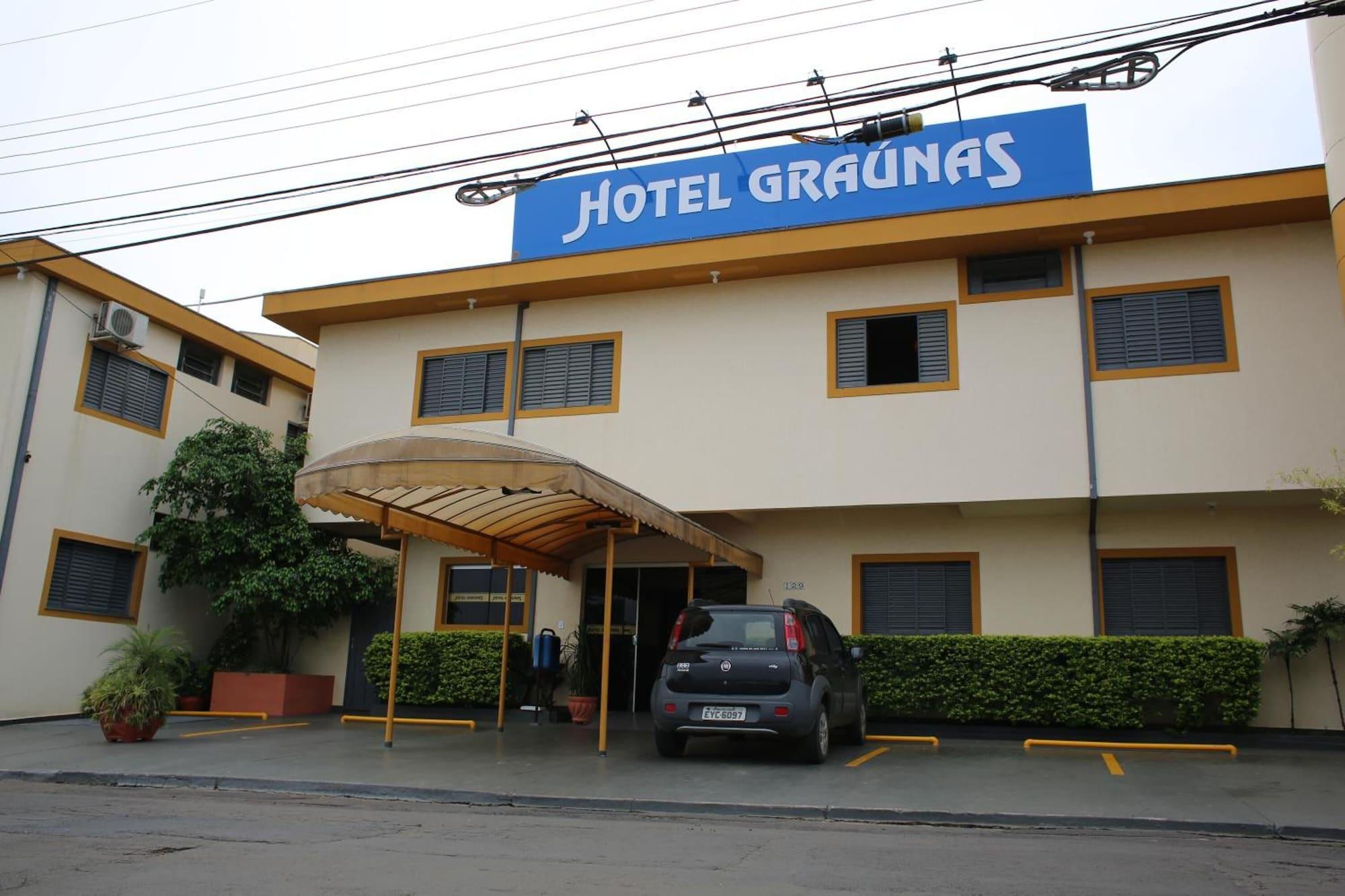 Vista Exterior Hotel Graúnas