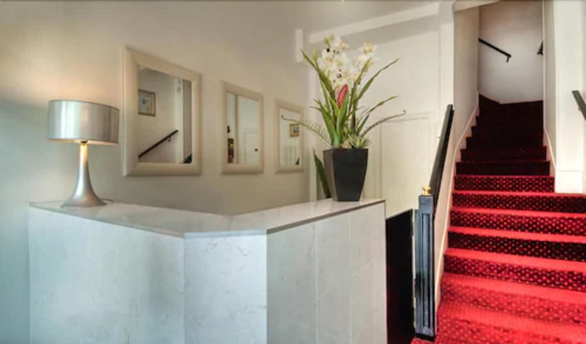 Vista Lobby Hotel Edgar Quinet