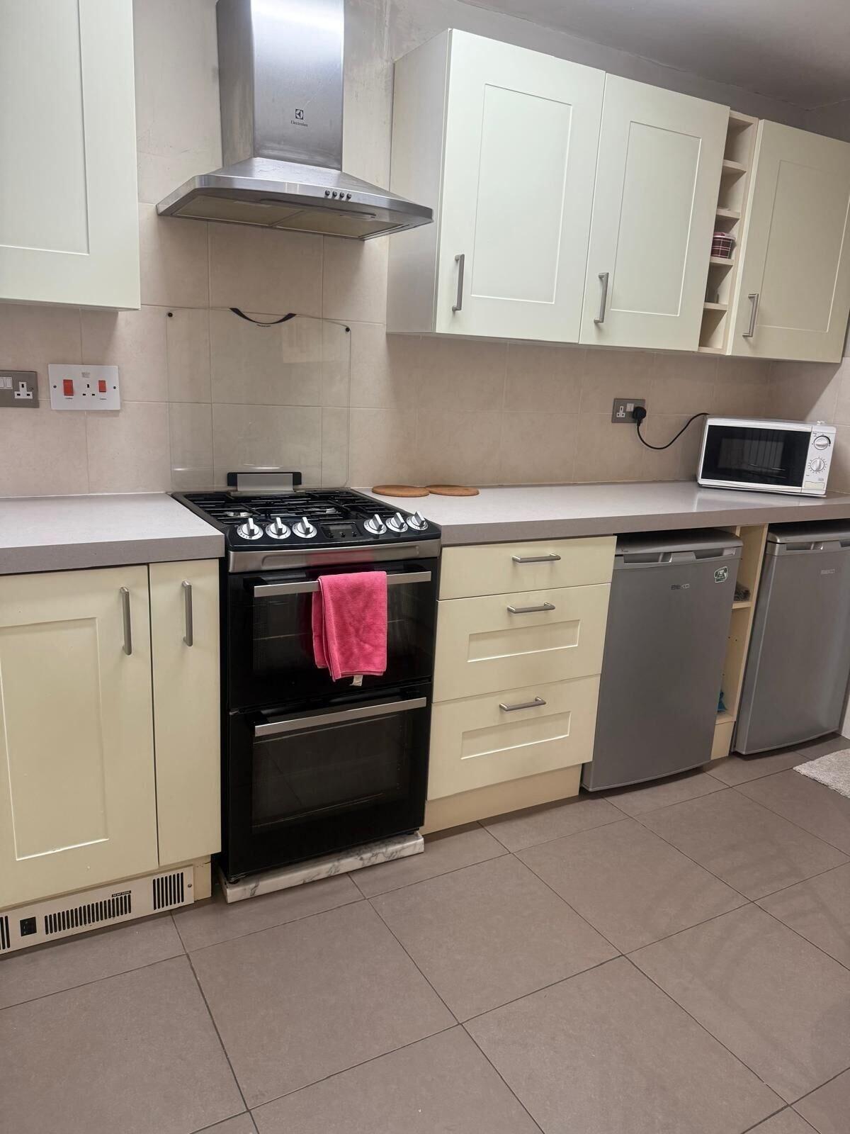 Set de Habitación The RS Inn Cozy Homestay Premium Private Rooms Near Birmingham International Train Station, Airport, NEC For Company, Contractor and Leisure Stays - HS2, JLR Large Onsite Secure Parking