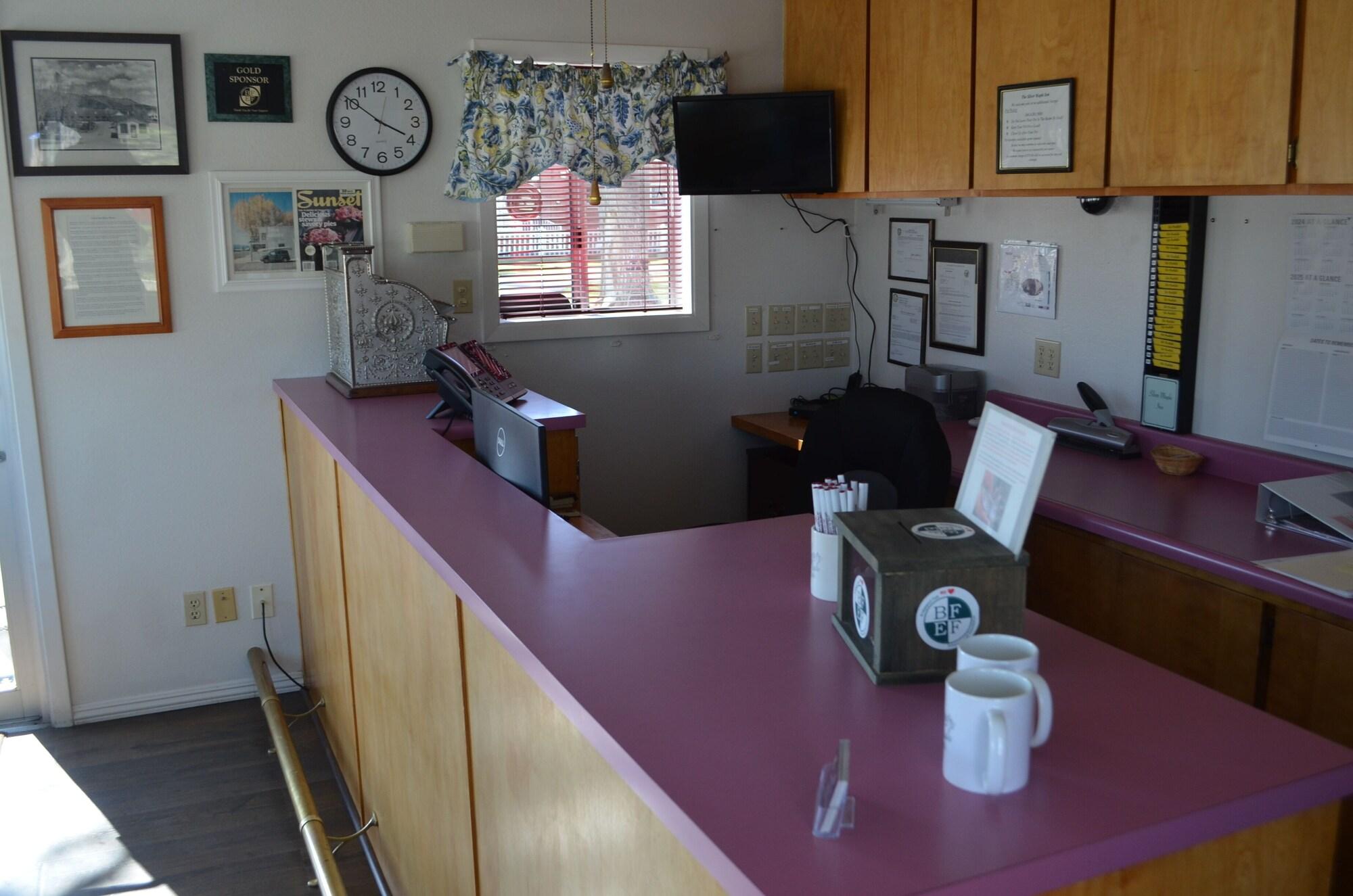 Vista Lobby Silver Maple Inn