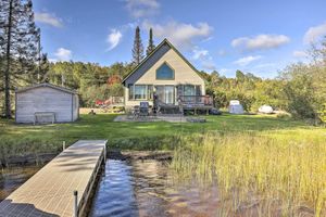 Alquiler Vacacional - Hurley Lakefront Hideaway w/ Fire Pit & Dock!