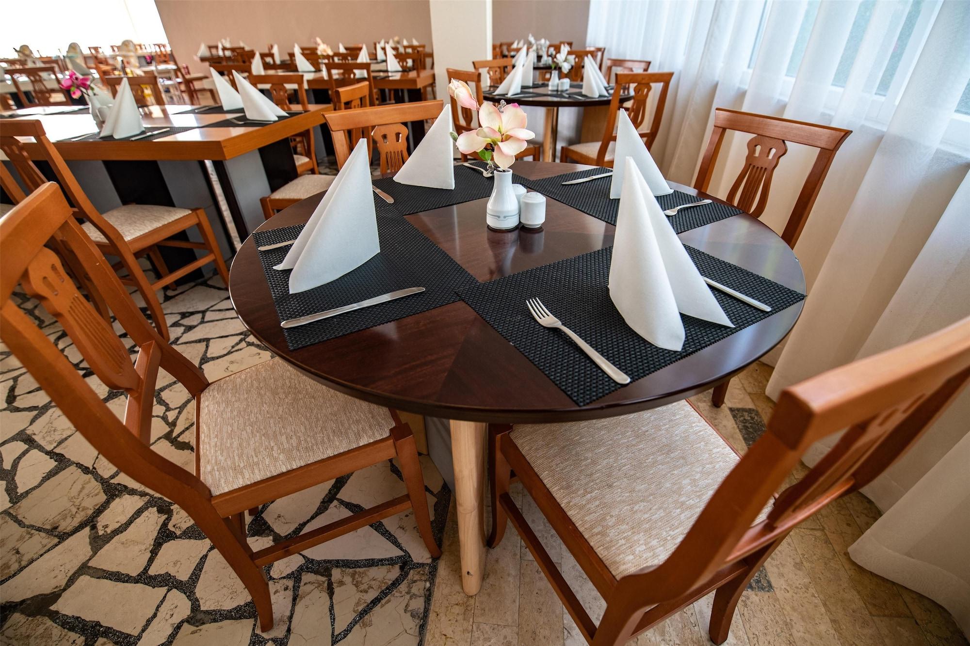 Restaurant Splendid Golden Rocks Resort