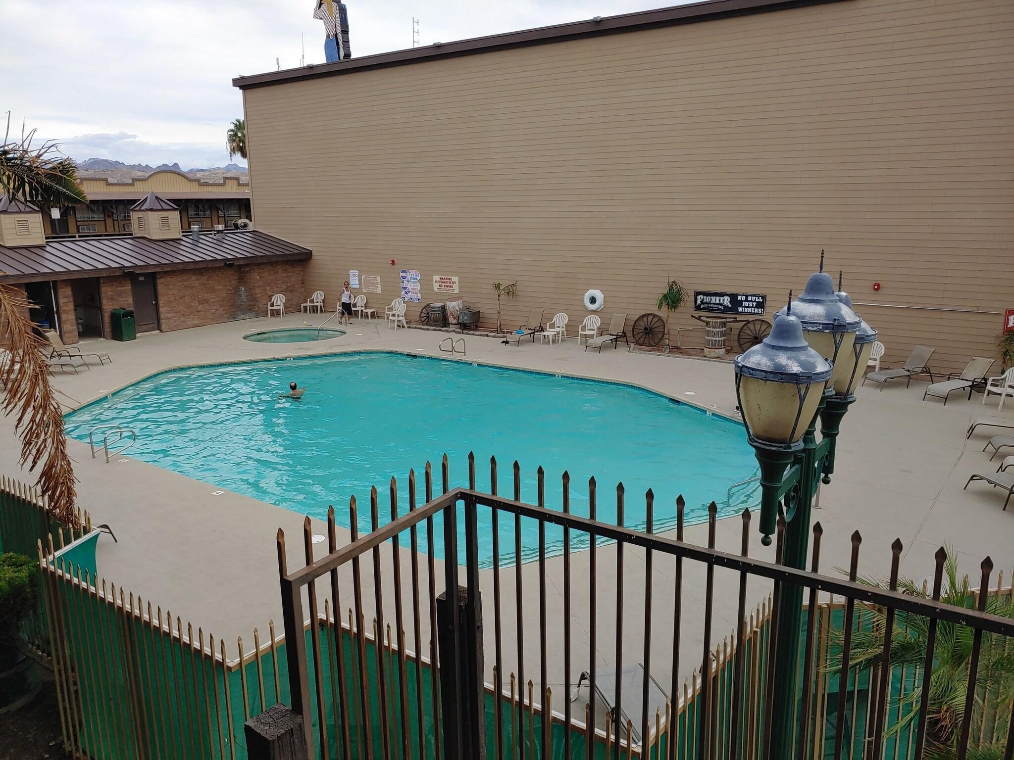 Vista Piscina Pioneer Hotel and Gambling Hall