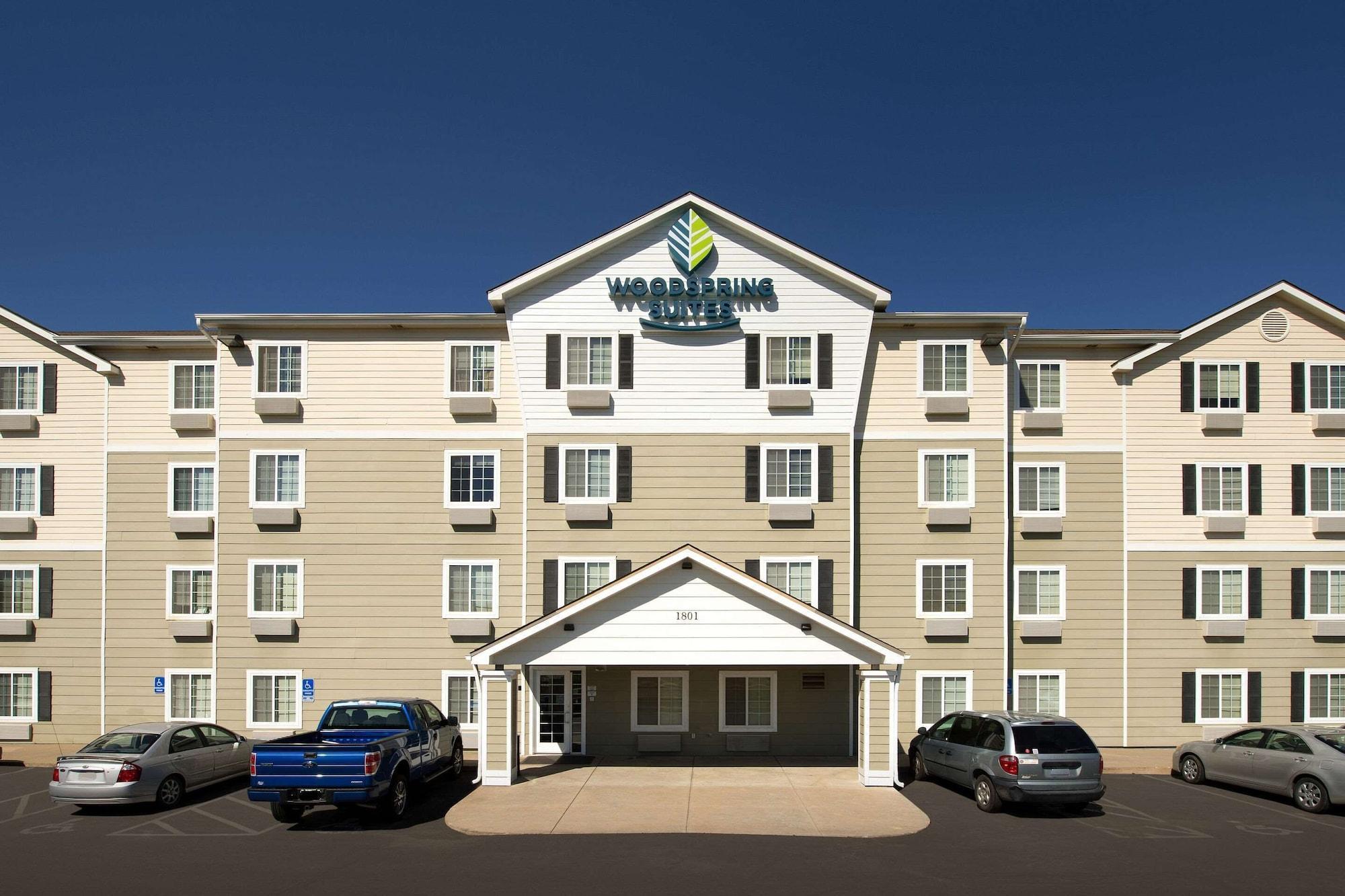 Vista Exterior WoodSpring Suites Topeka