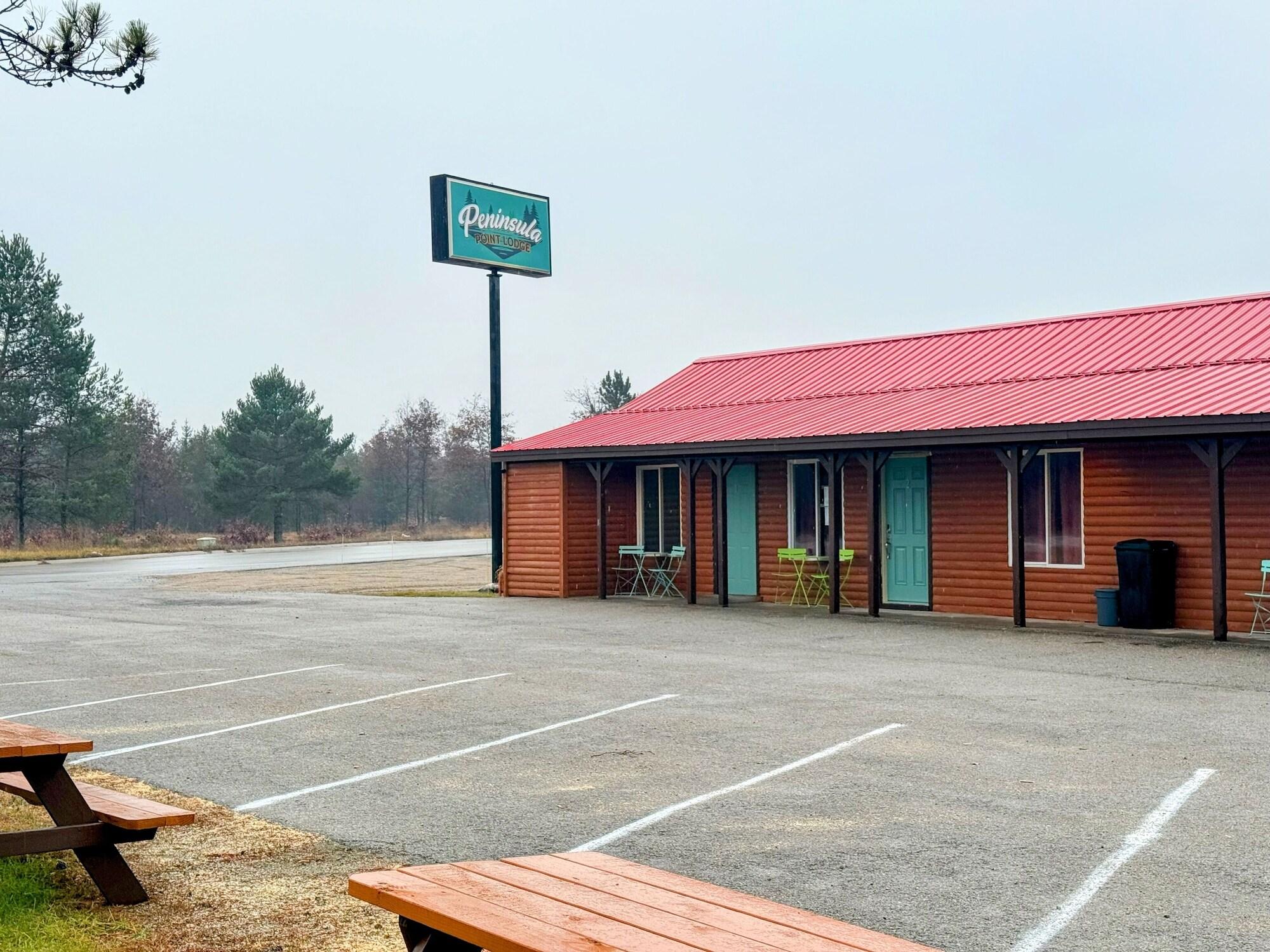 Varios Peninsula Point Lodge