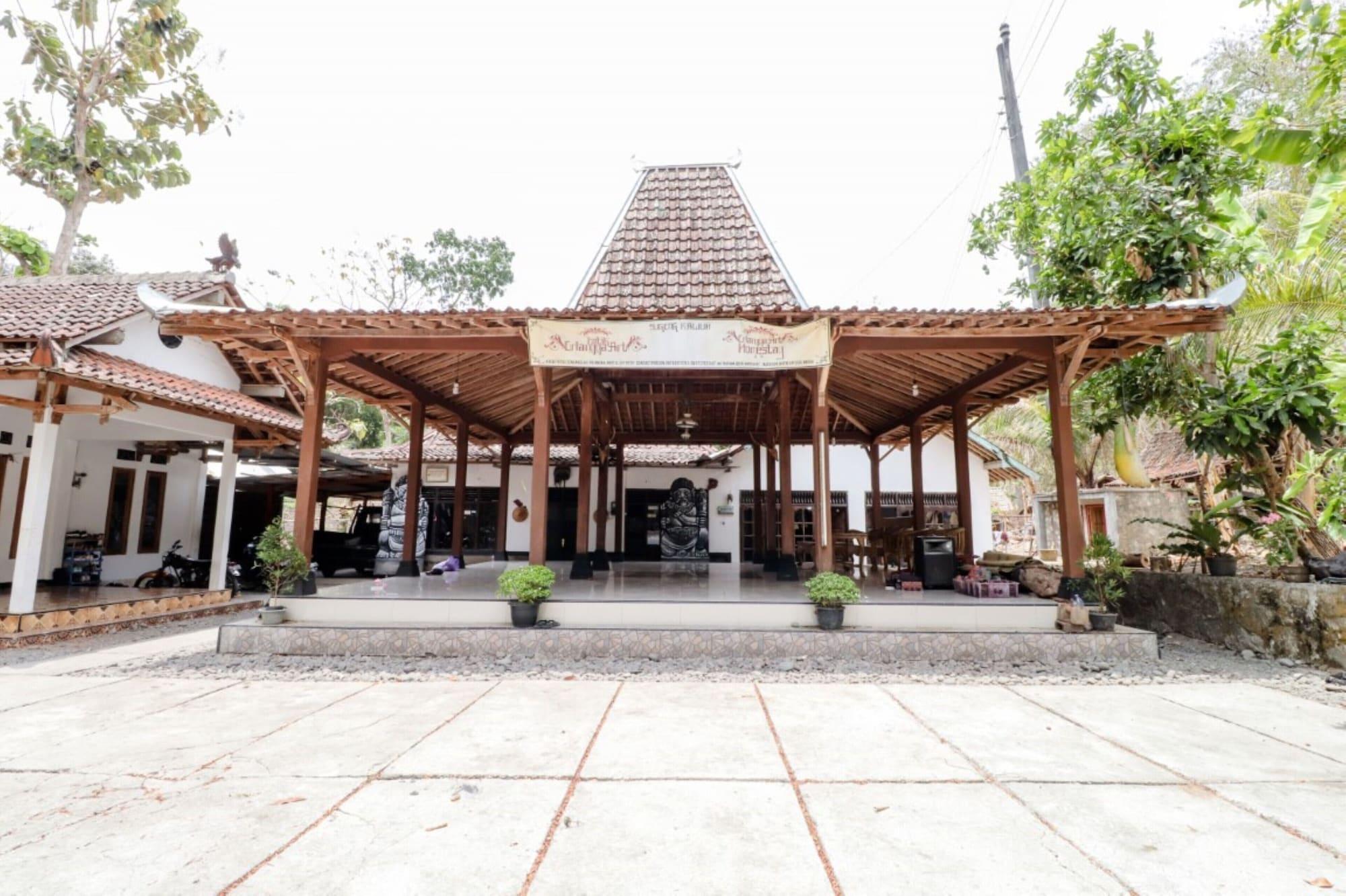 Varios Griya Erlangga Homestay