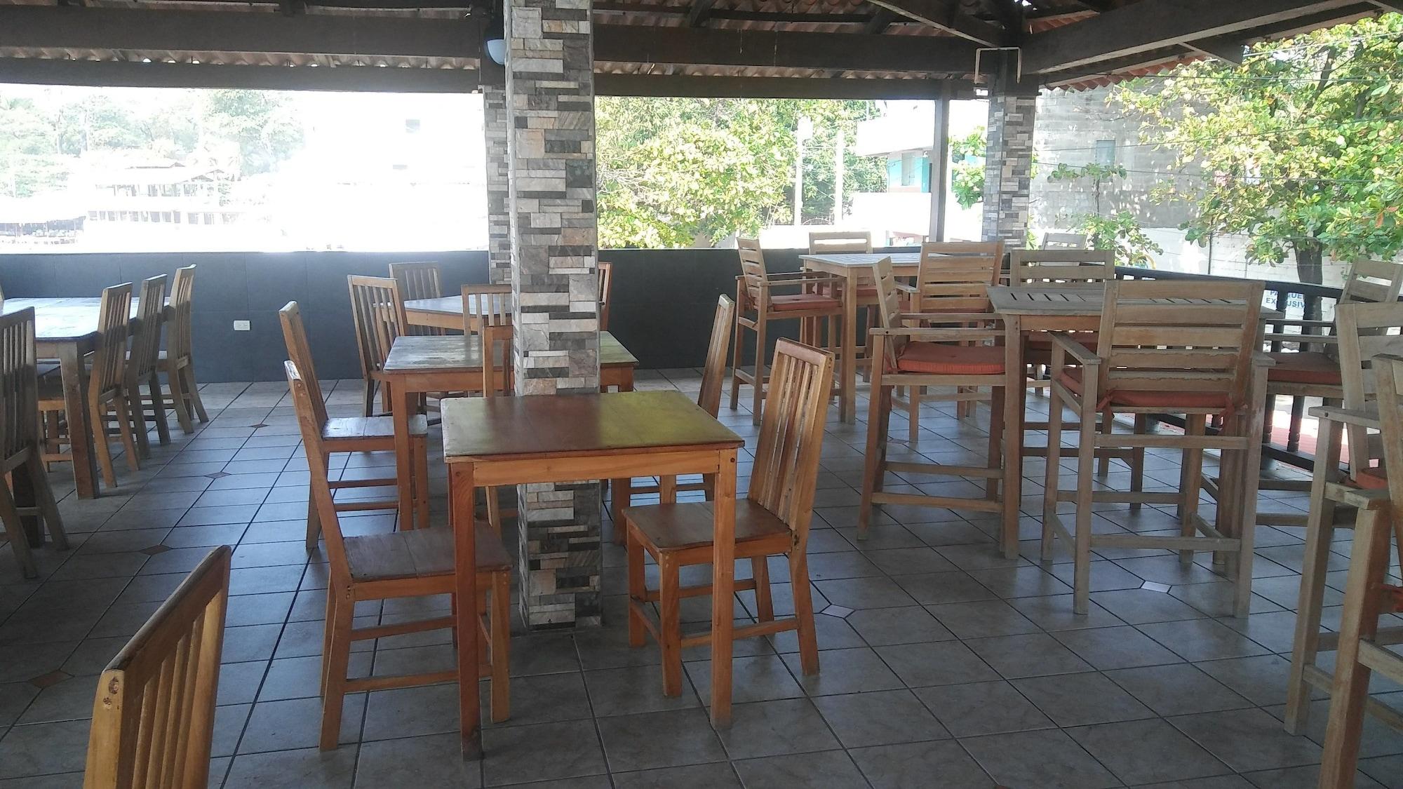 Restaurant Punta Roca Surf Resort