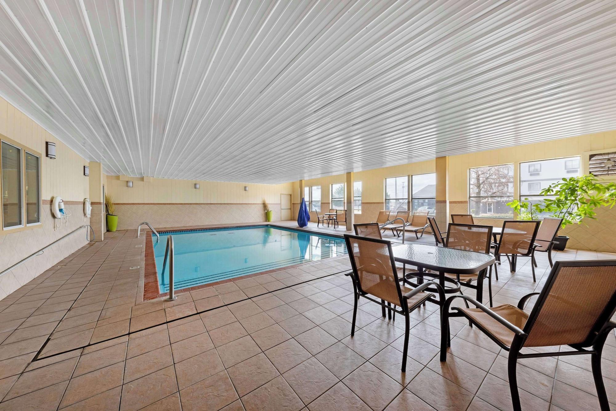 Vista Piscina Best Western Greentree Inn & Suites
