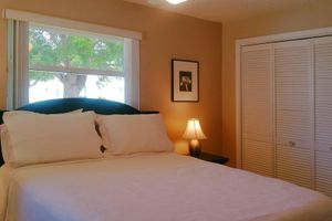 Alquiler Vacacional - 2 Bedroom 1,079 sf Cottage. Dock. Full Kitchen, WI-FI,HDTV, Parking & Pets ok.