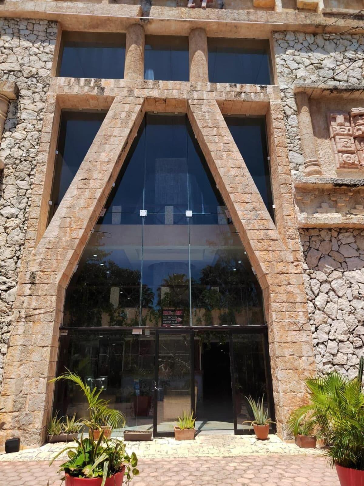 Vista Exterior All Inclusive MDH