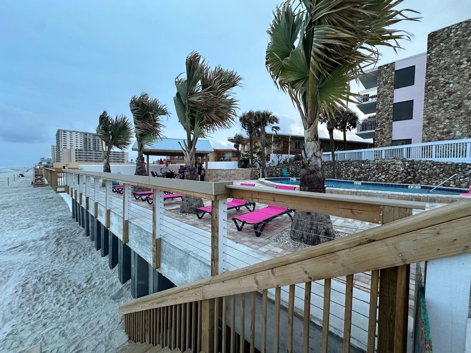 Vista Exterior Flamingo Inn Beachfront