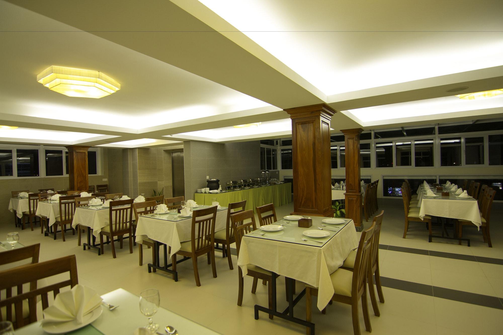 Restaurant Rose Emerald Hotel