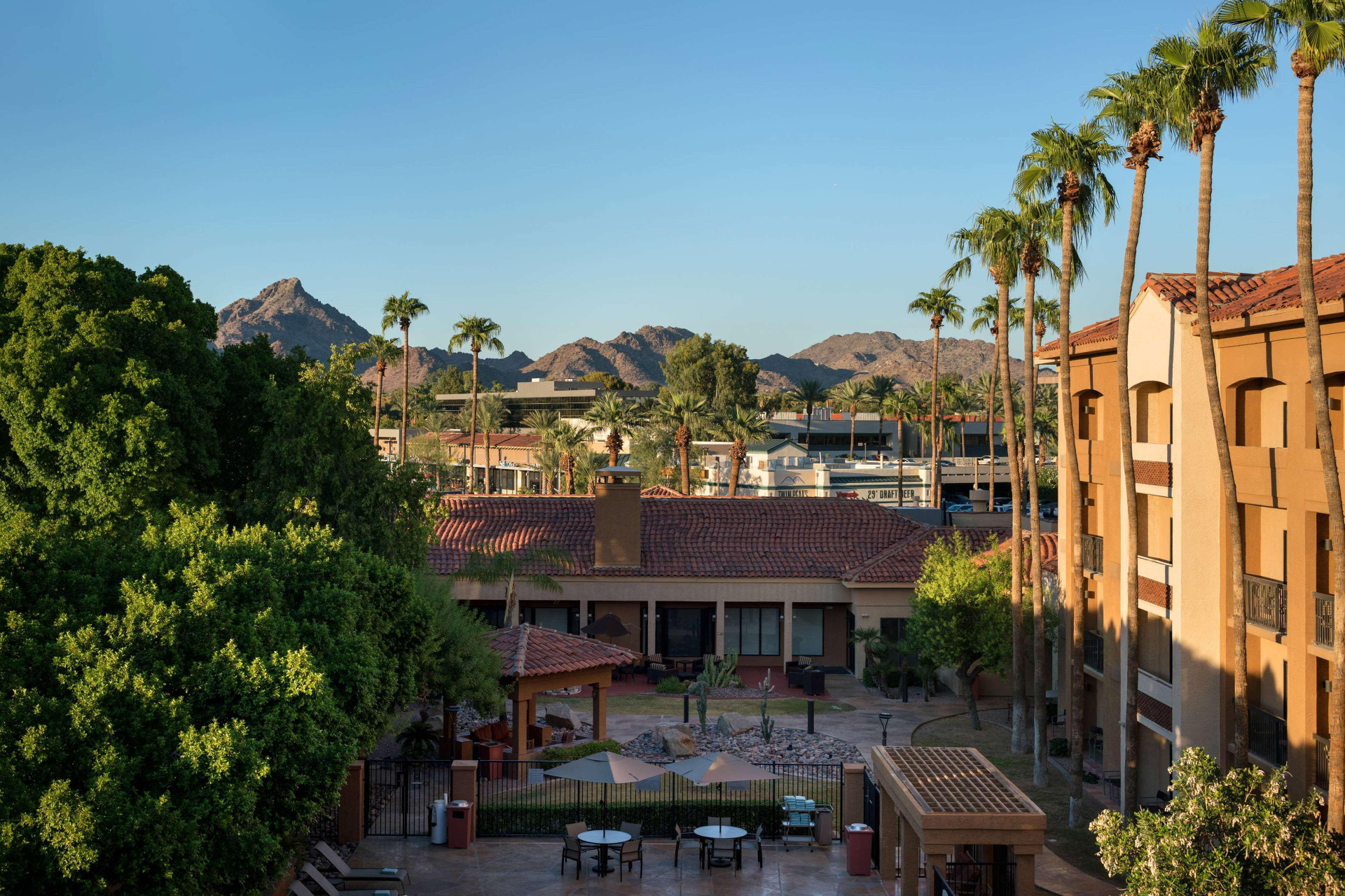 Vista Exterior Sonesta Select Phoenix Camelback