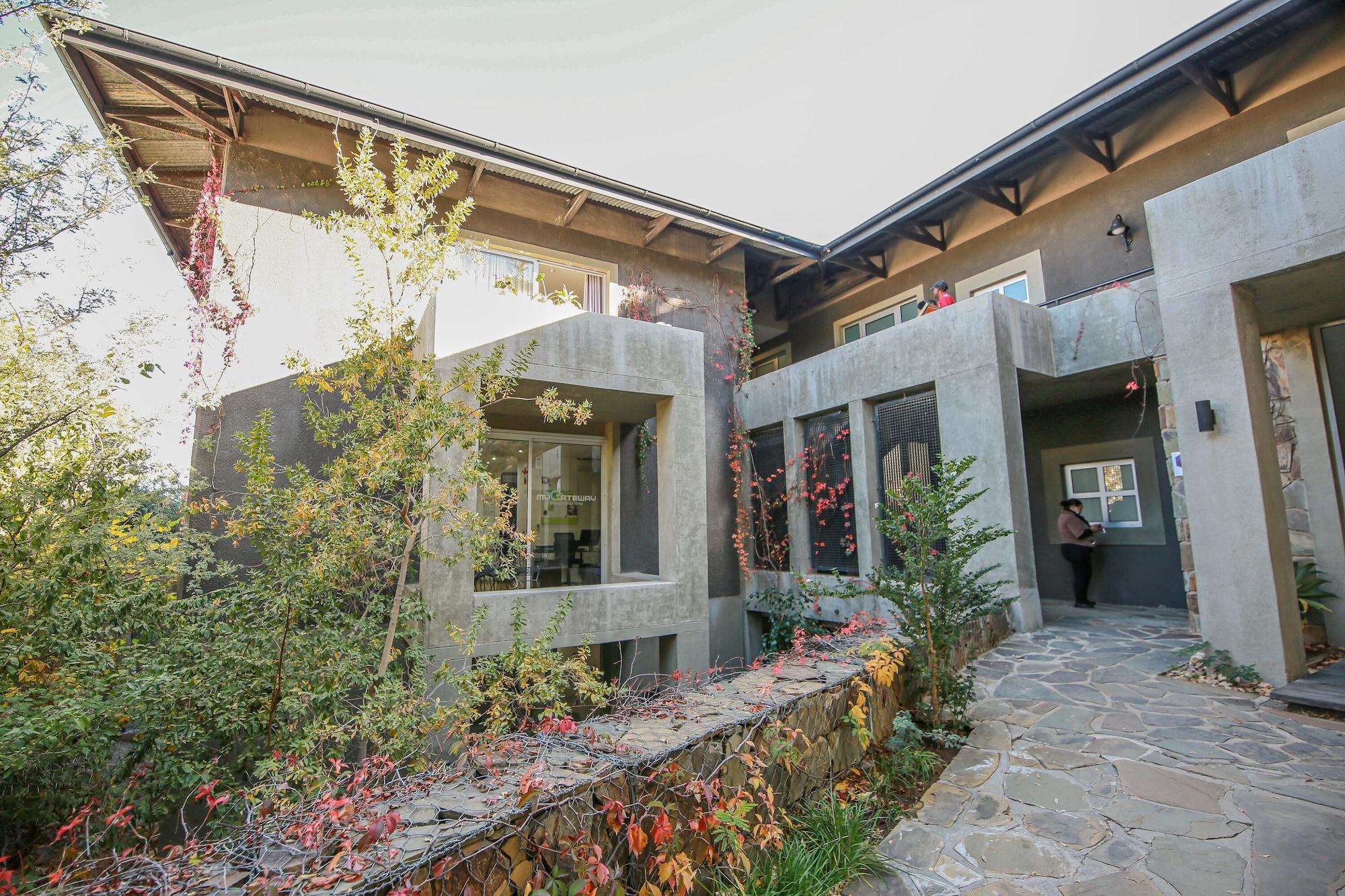 Vista Exterior Suite 9 The Village