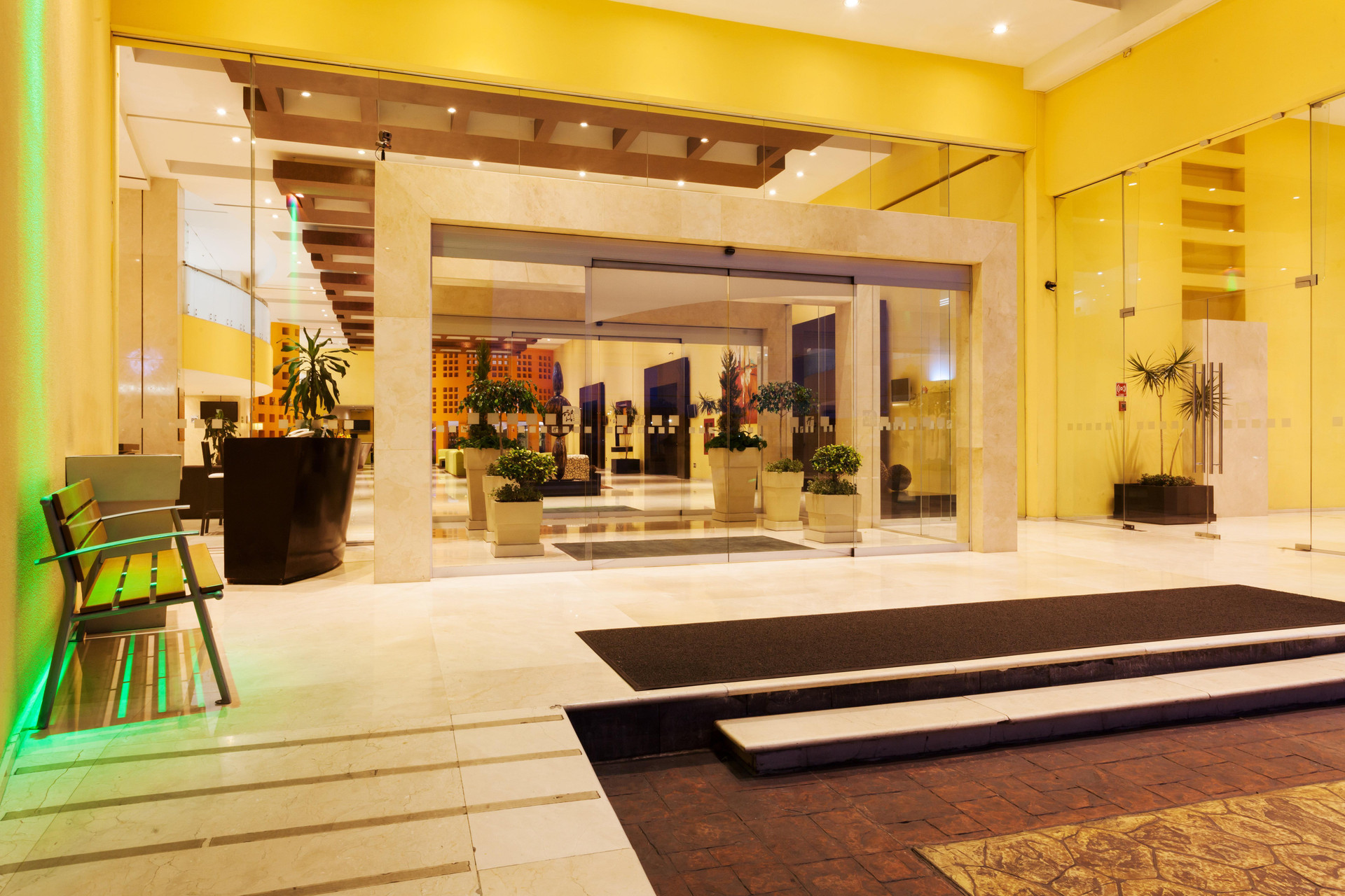 Vista Exterior Holiday Inn Puebla Finsa by IHG