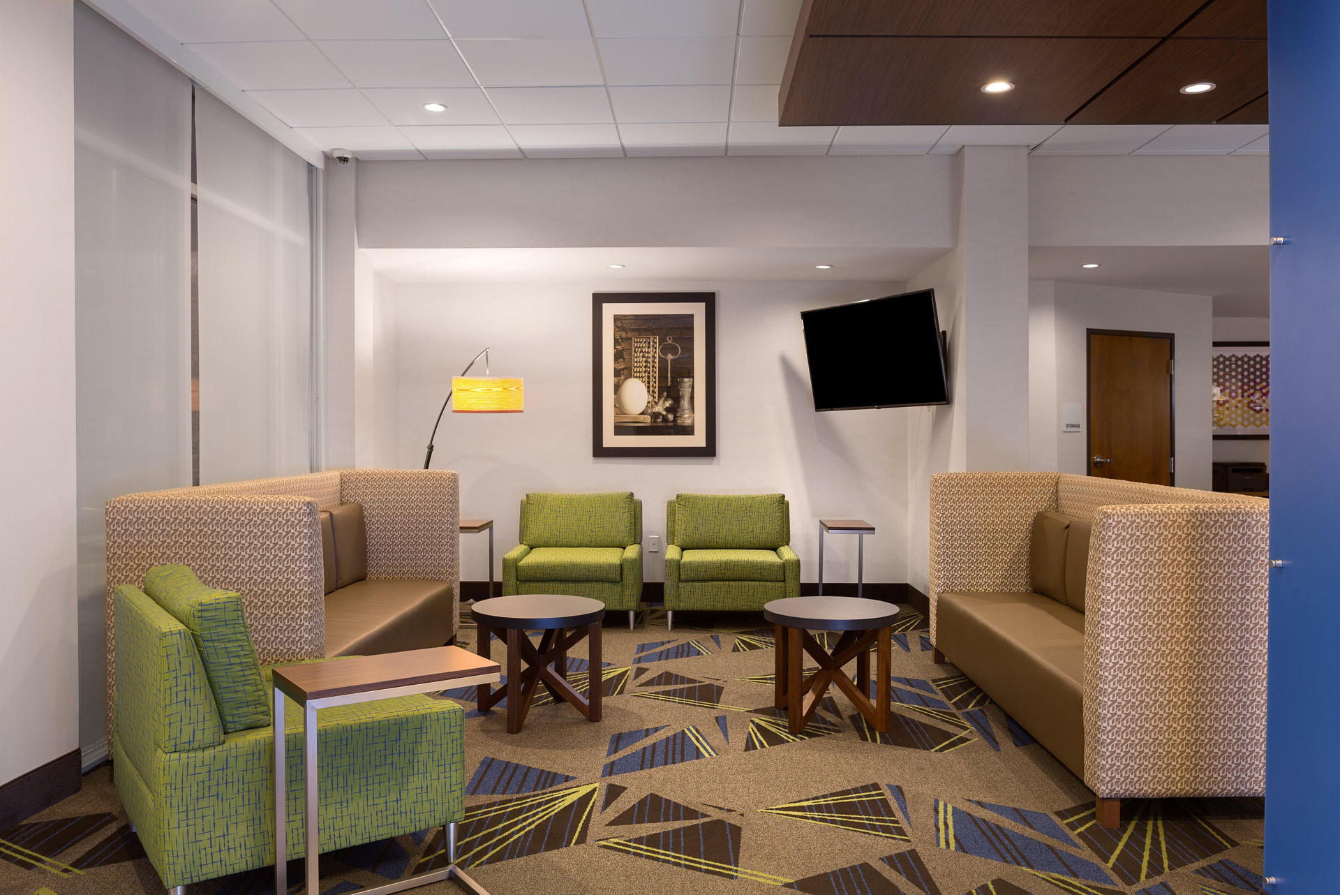 Vista Lobby Holiday Inn Express Lake Park
