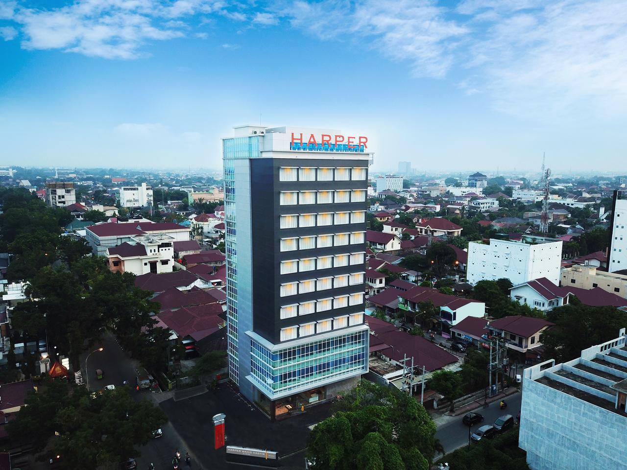 Vista Exterior Harper Wahid hasyim Medan by ASTON