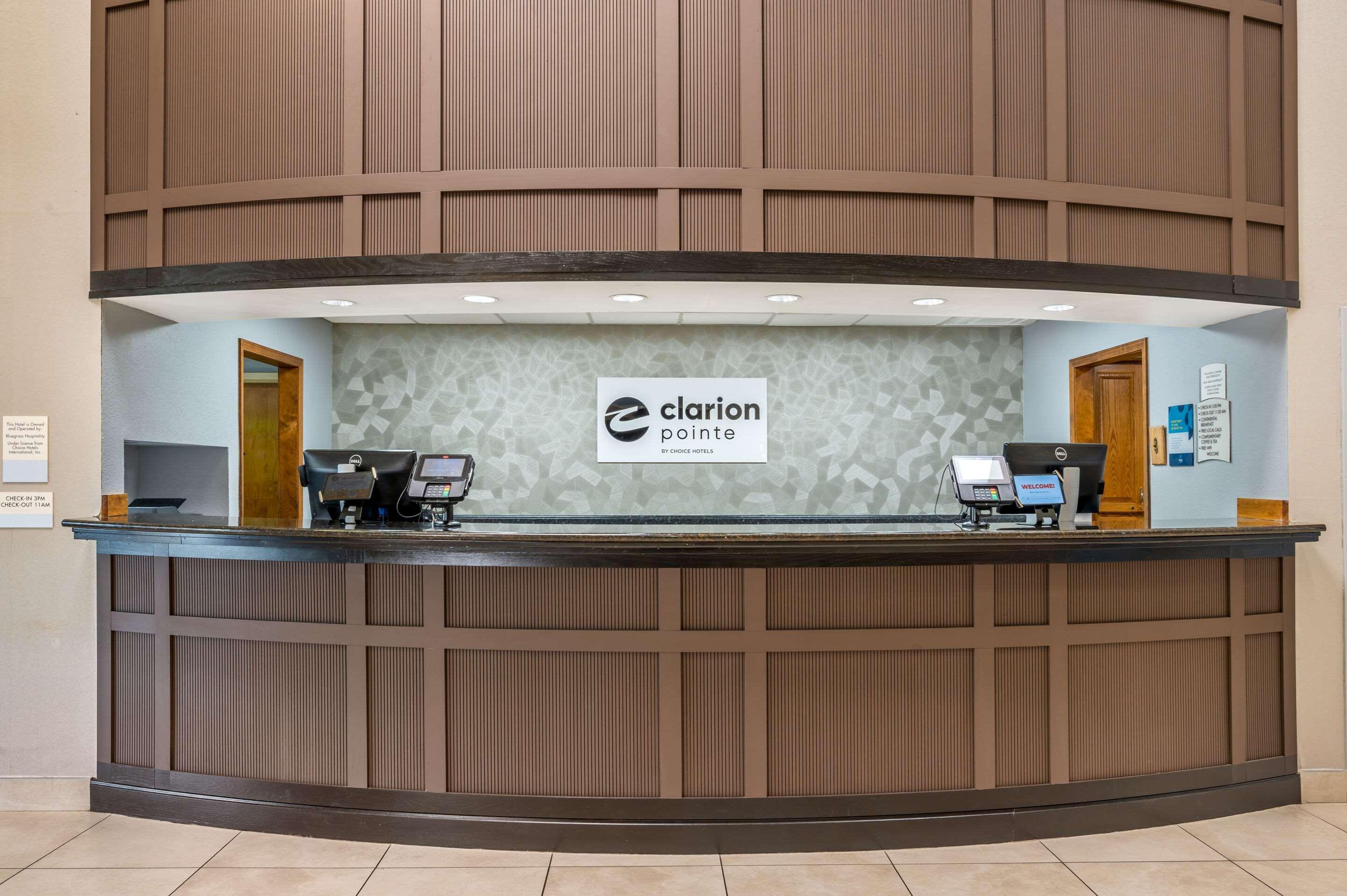 Vista Lobby Clarion Pointe Louisville East