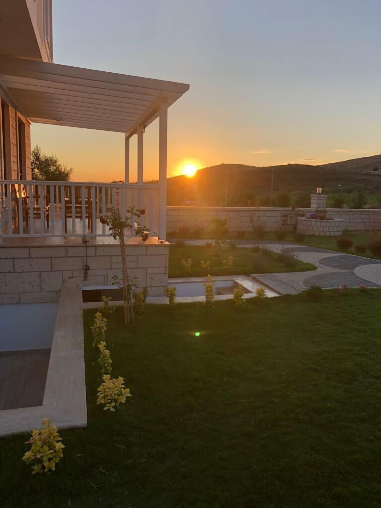 Varios Bozcaada Ersin Konak