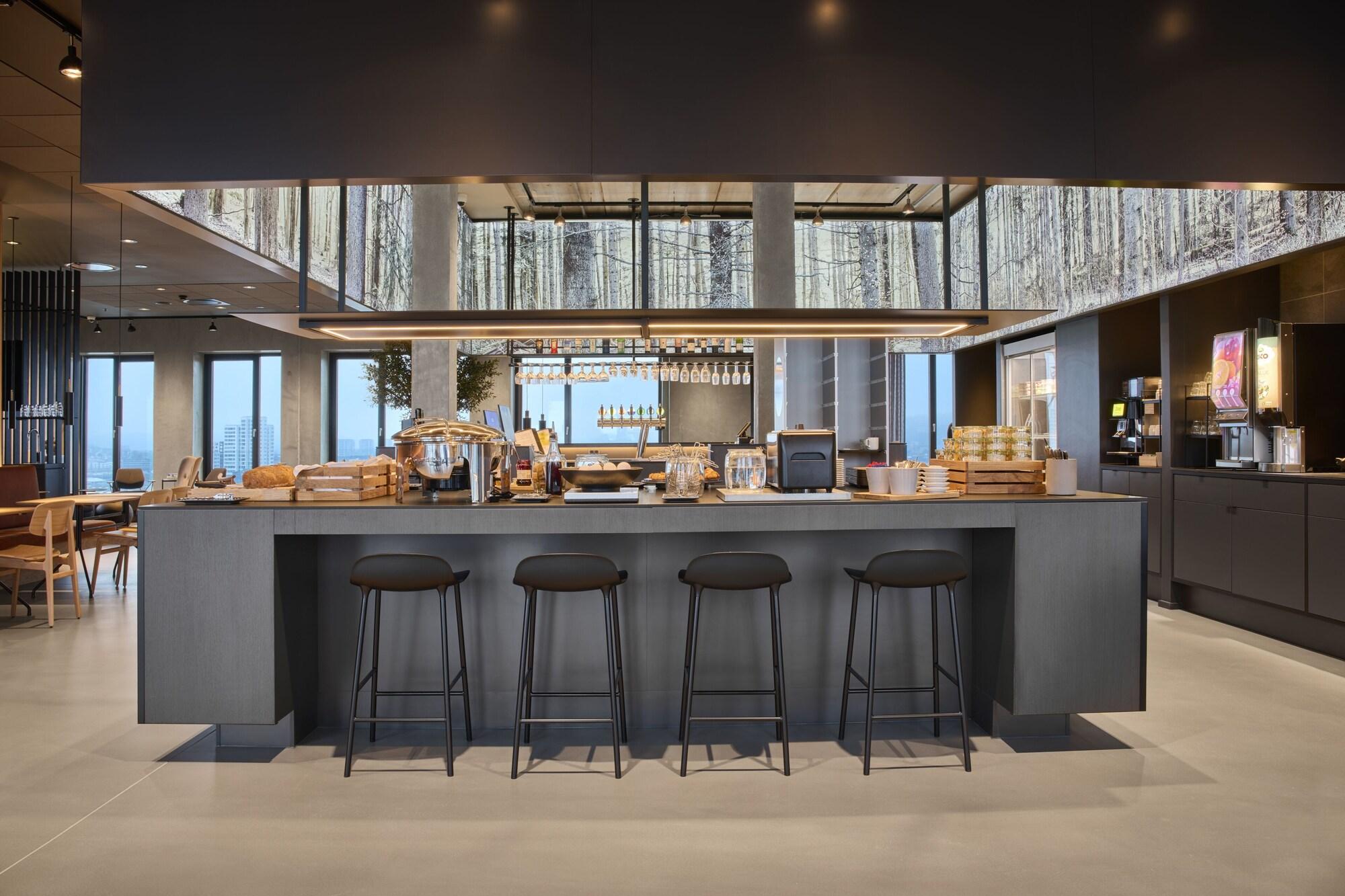 Restaurant Kirk Suites