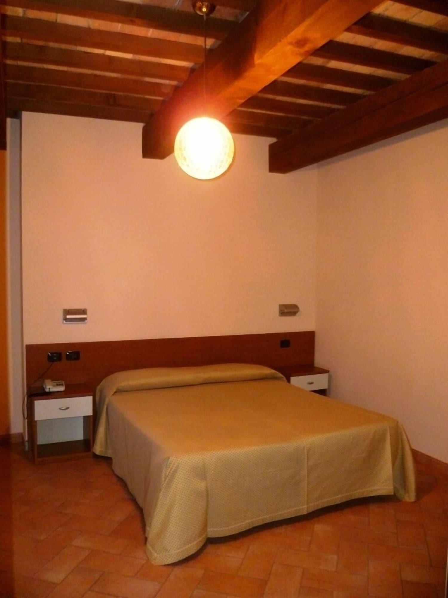 Varios Hotel Santa Chiara