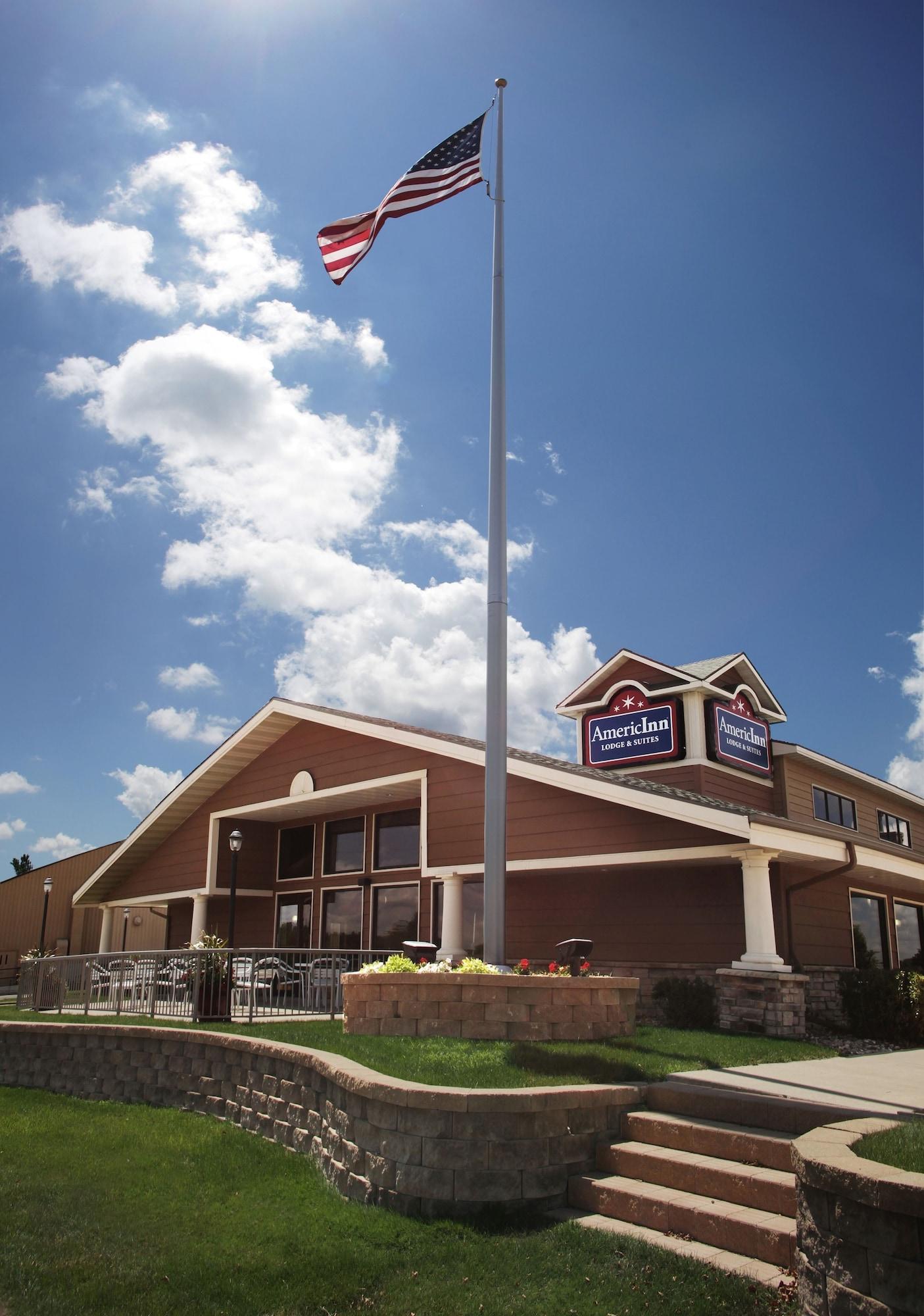 Vista Exterior AmericInn by Wyndham Okoboji