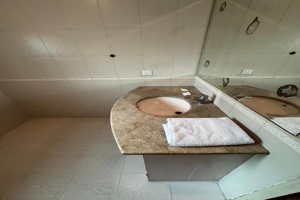 Equipamiento de Habitación City View Hotel Lawrence Road