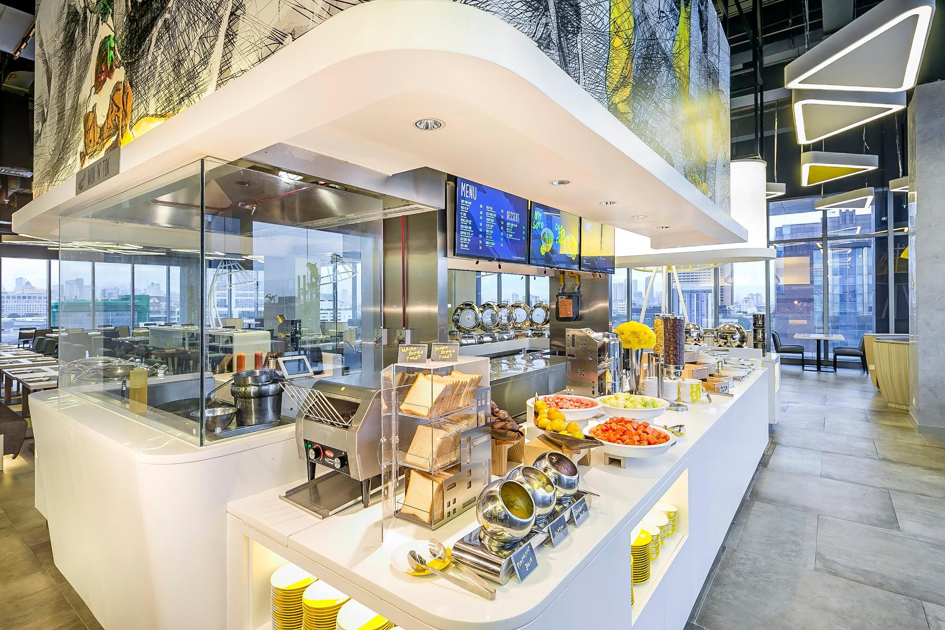 Restaurant YELLO Hotel Harmoni Jakarta