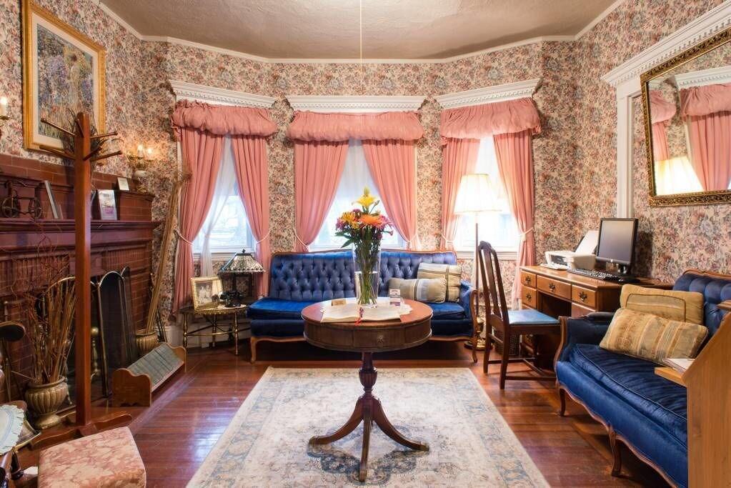 Varios Coolidge Corner Guest House