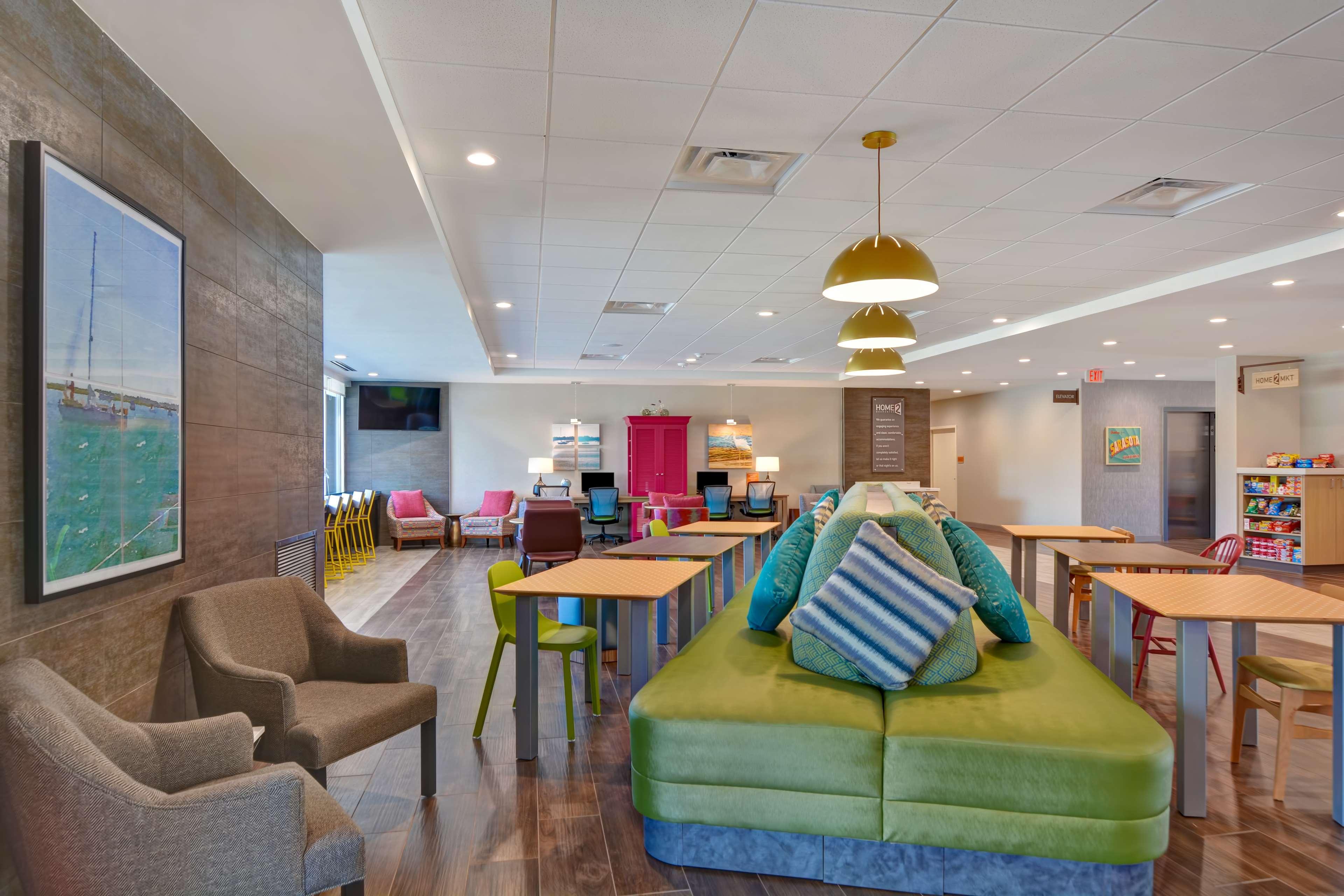 Restaurant Home2 Suites Sarasota I-75 Bee Ridge, FL