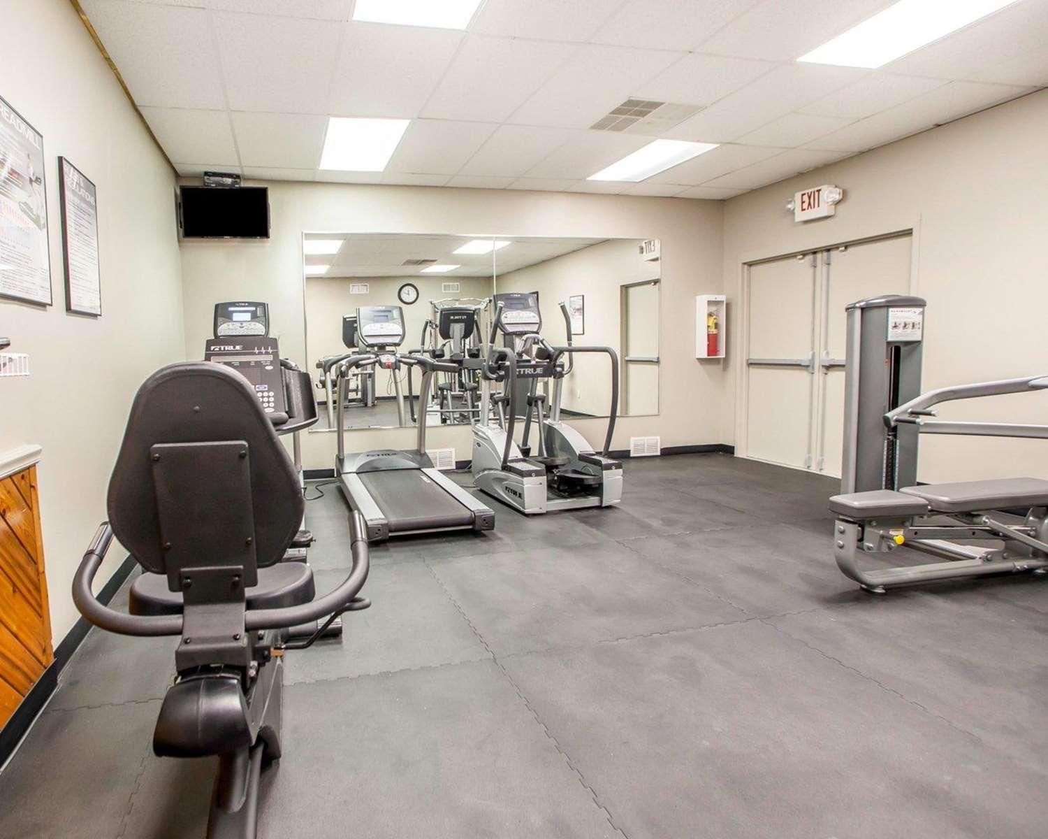 Gimnasio SureStay Plus Hotel by Best Western McGuire AFB Jackson