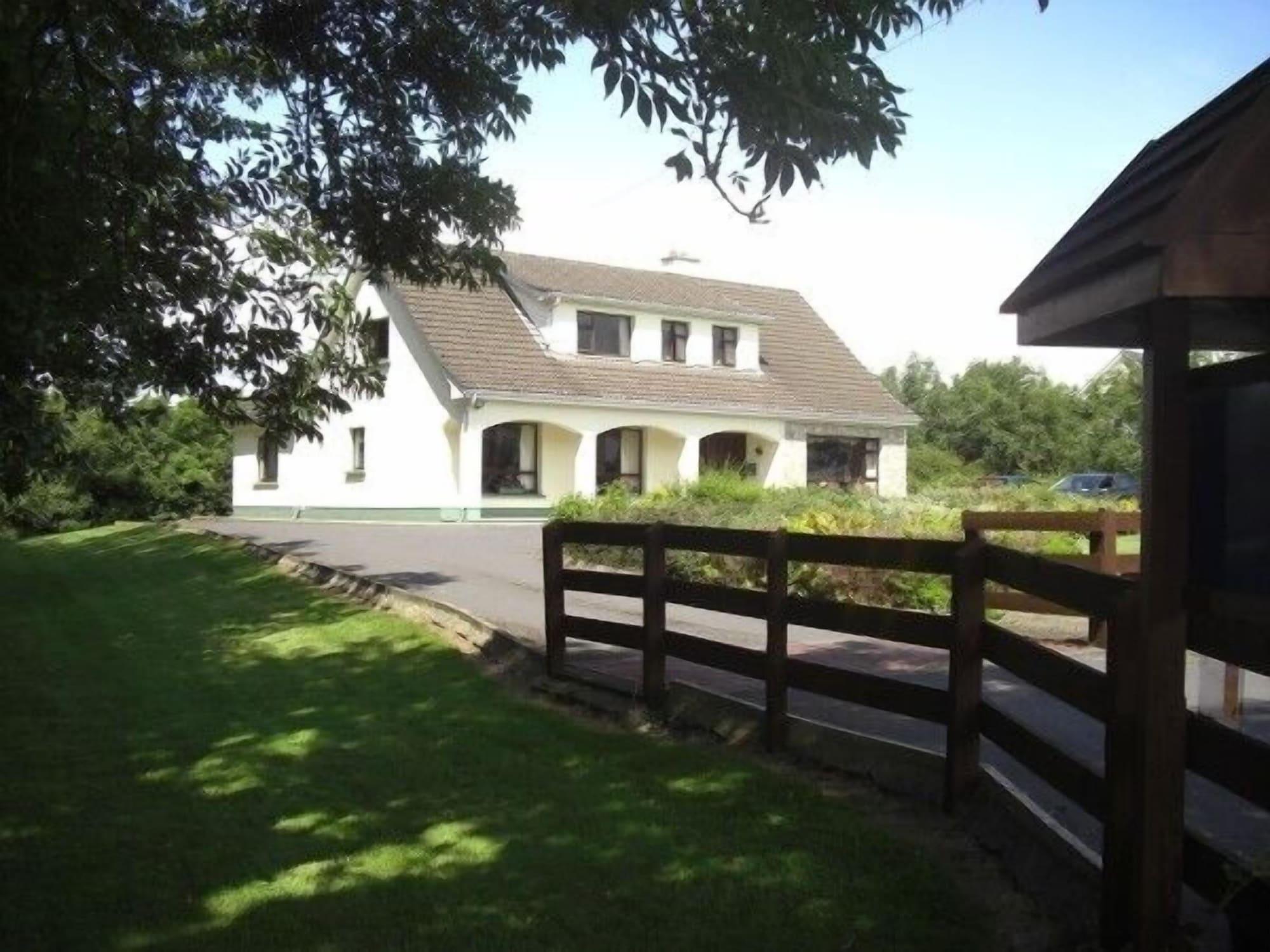 Varios Springlawn Bed and Breakfast