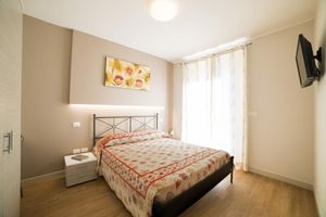 Alquiler Vacacional - Finely furnished apartment a stone's throw from the sea with swimming pool, gym, WiFi