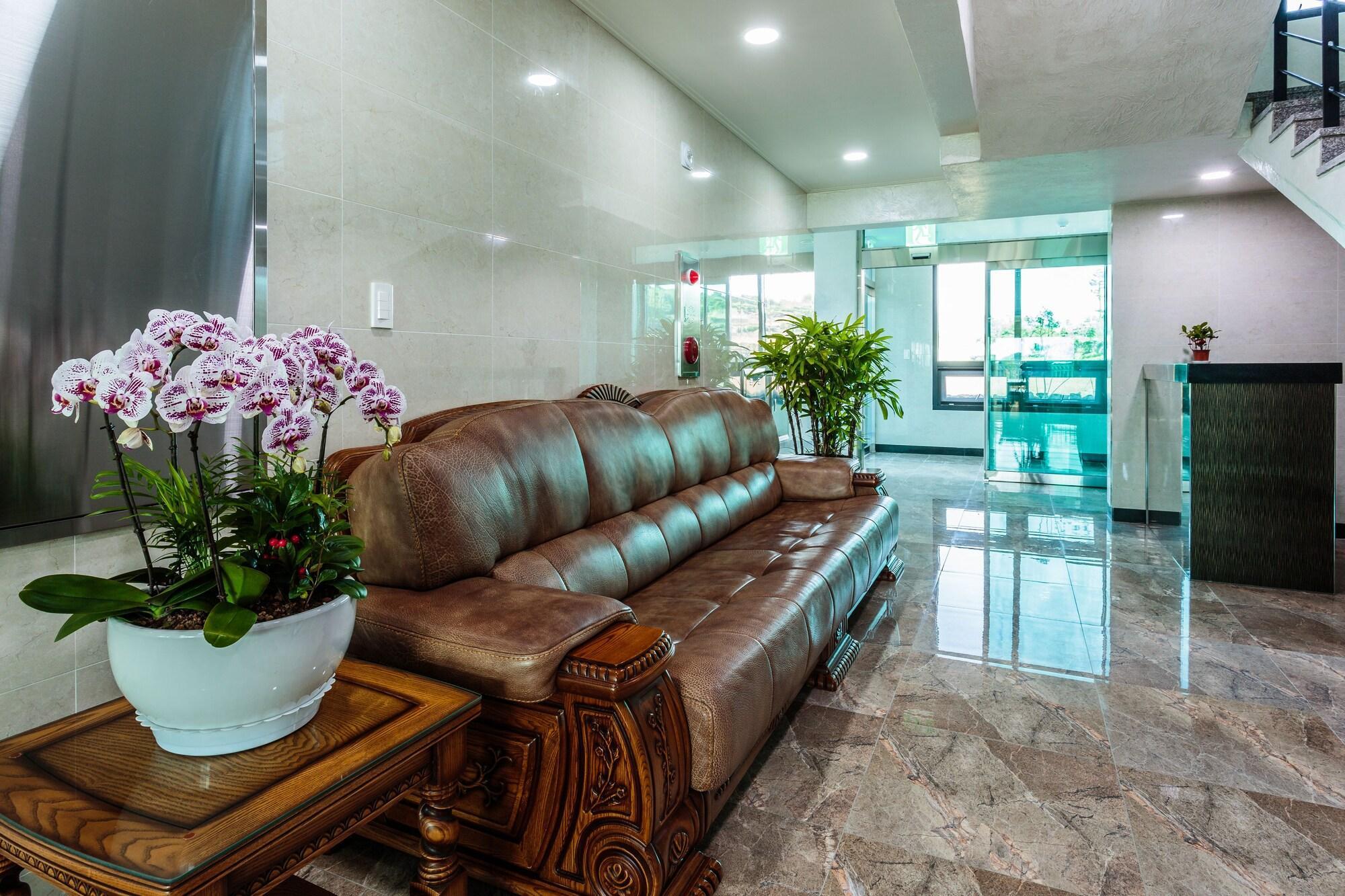 Vista Lobby Nadia Pension