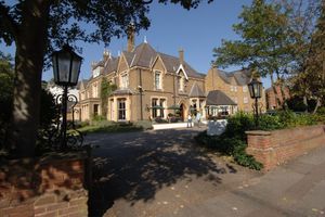 Alojamiento - Cotswold Lodge Hotel