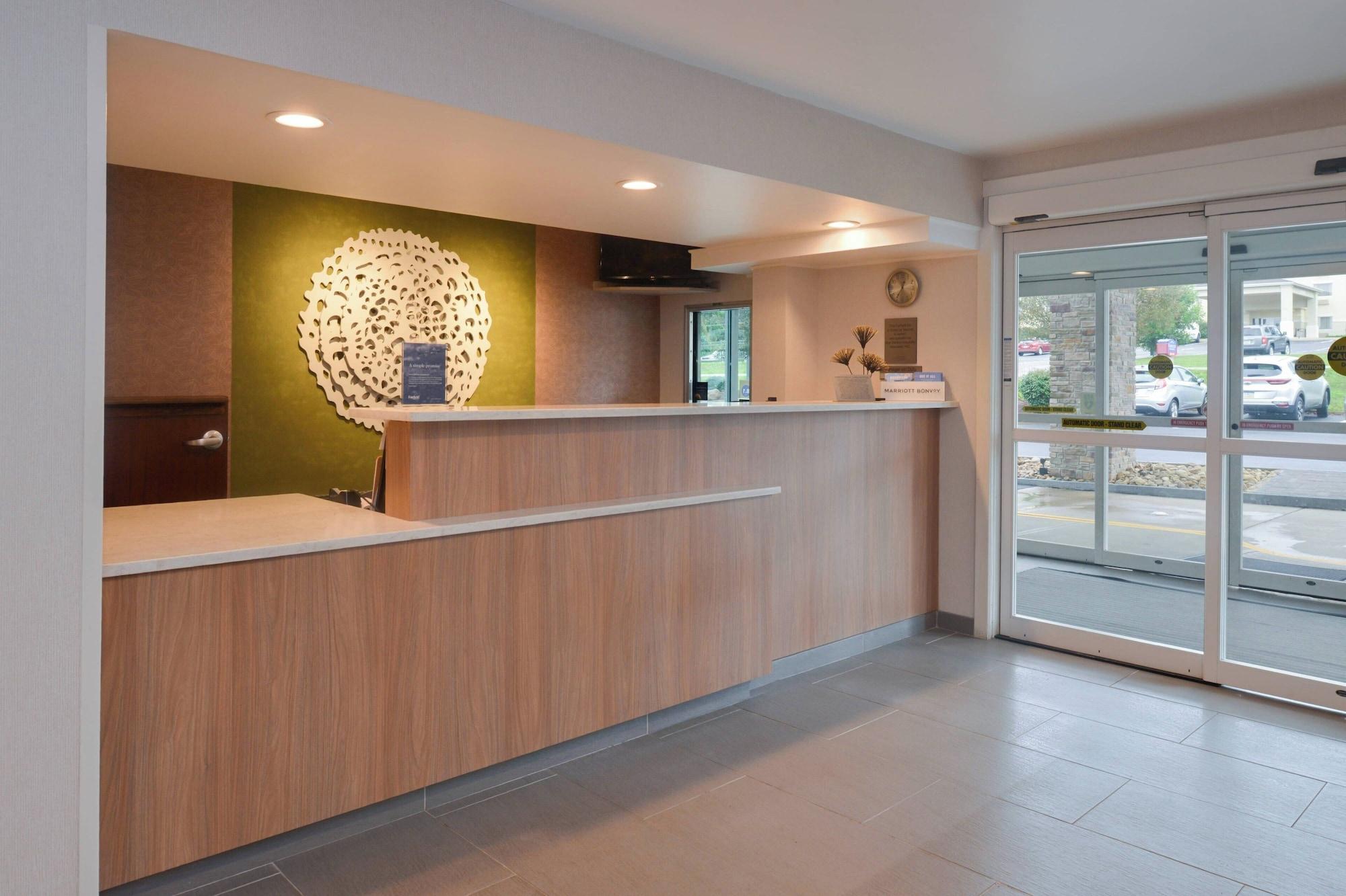 Vista Lobby Fairfield Inn by Marriott Pittsburgh New Stanton