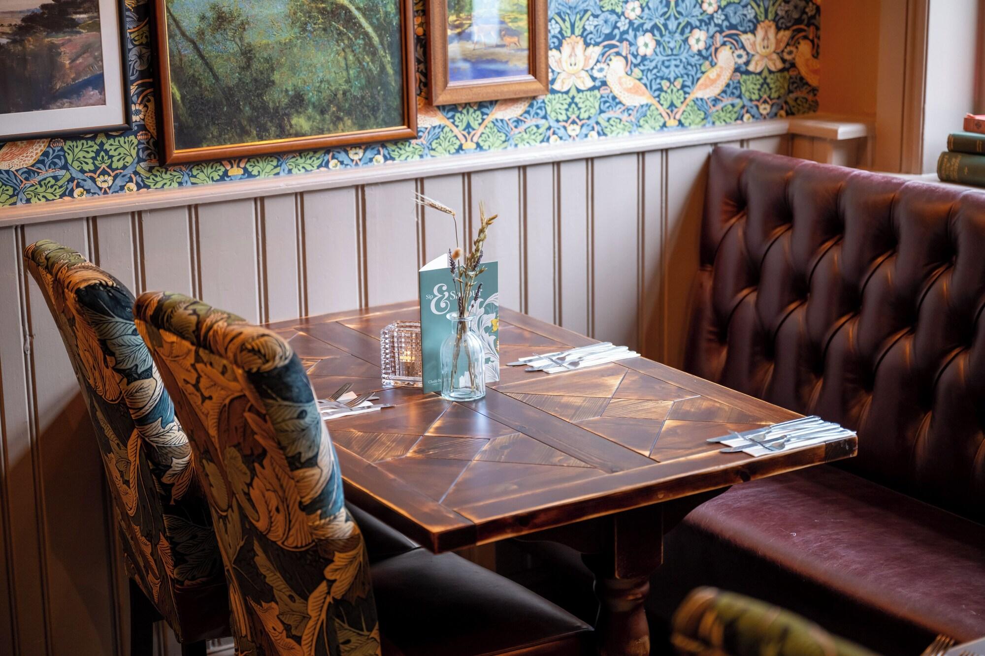 Restaurant Wheatsheaf Hotel - Virginia Water by Greene King Inns