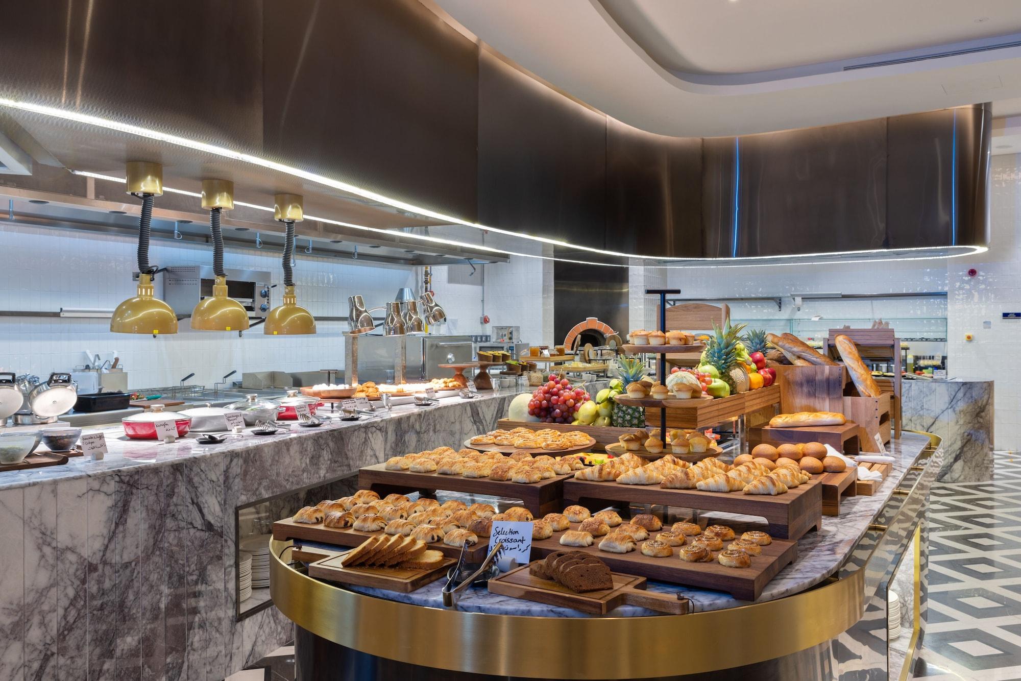 Restaurant Embassy Suites by Hilton Doha Old Town