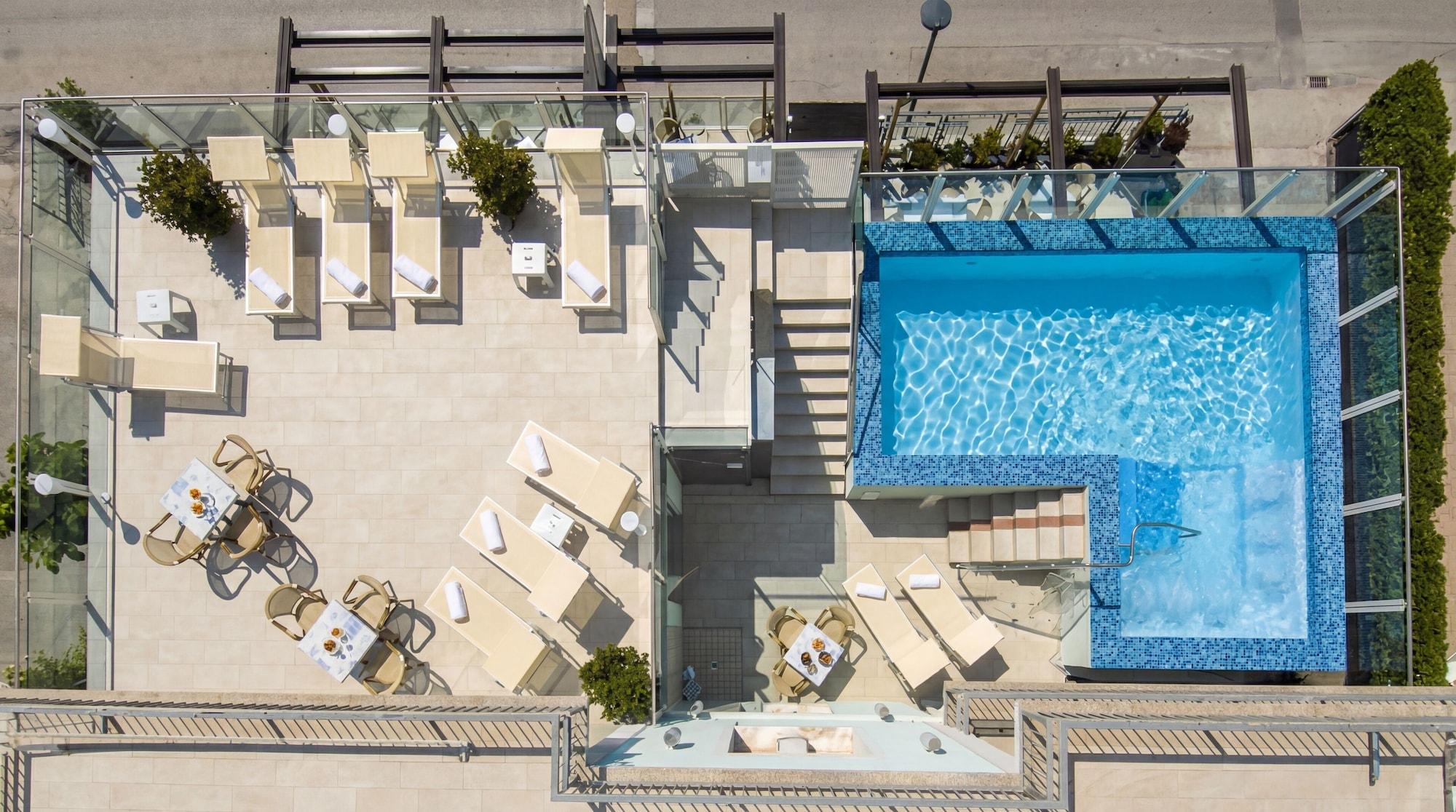 Vista Piscina Bahamas Residence