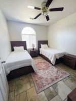 Alquiler Vacacional - Charming 4-bedroom 3-Bathroom Villa in Porterville