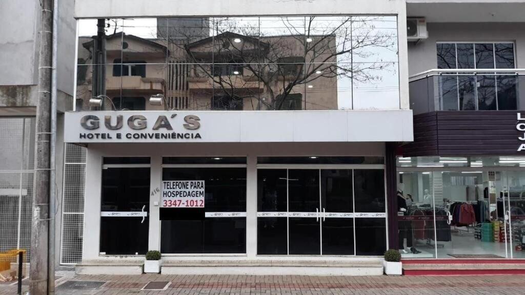 Vista Exterior Guga's Hotel