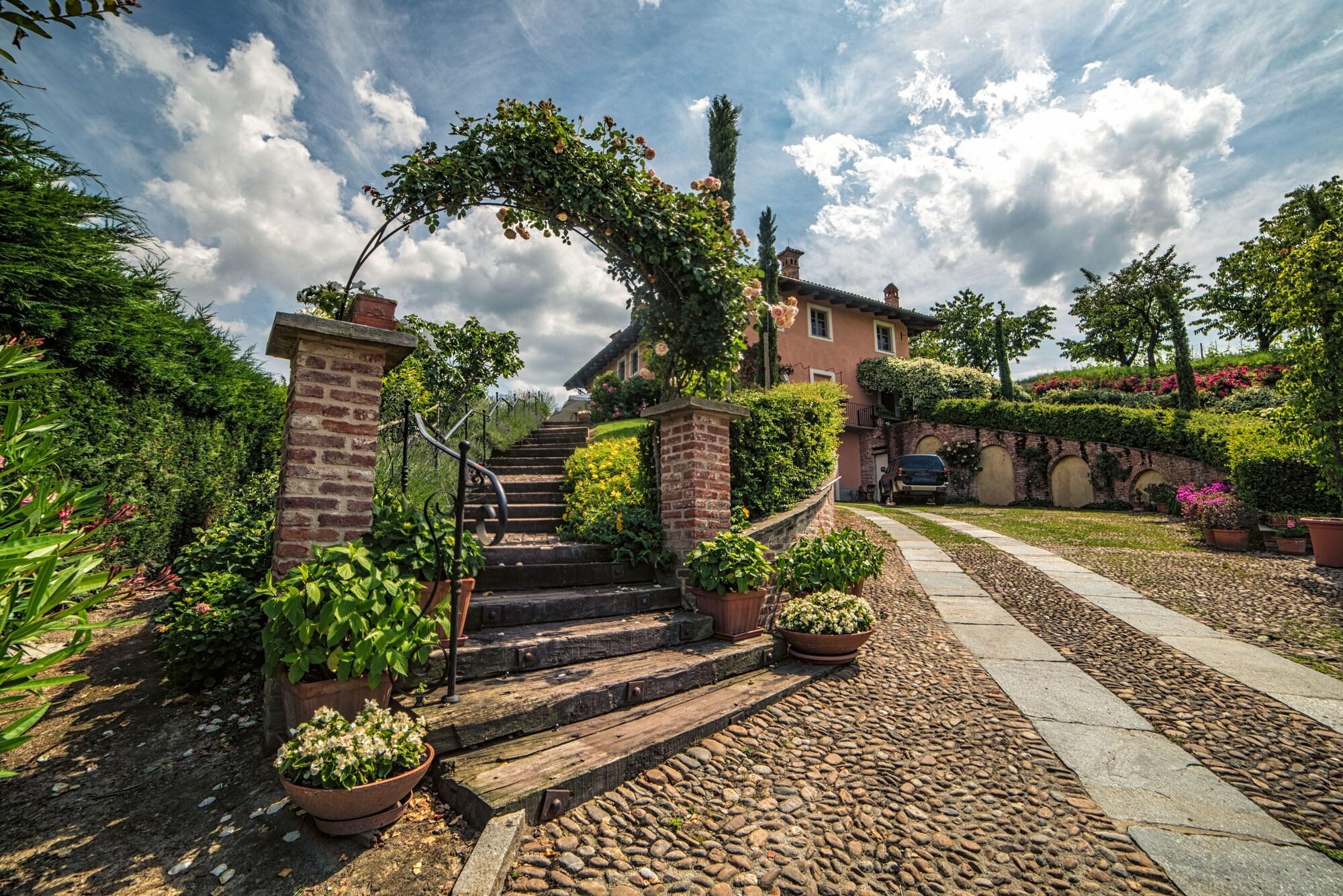 Vista Exterior Villa Bricco Dei Cogni