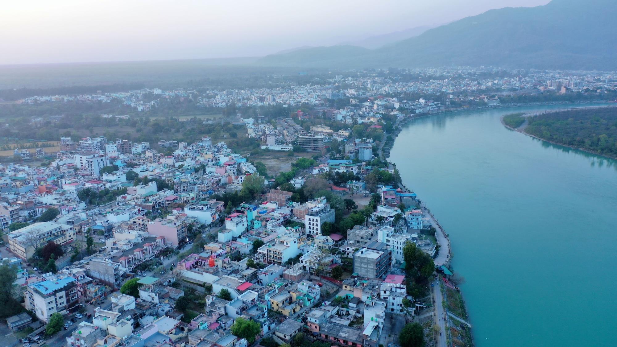 Vista Exterior HOLYWATER Hotel by Ganga Kinare (150 mts from Ganga Ghat)